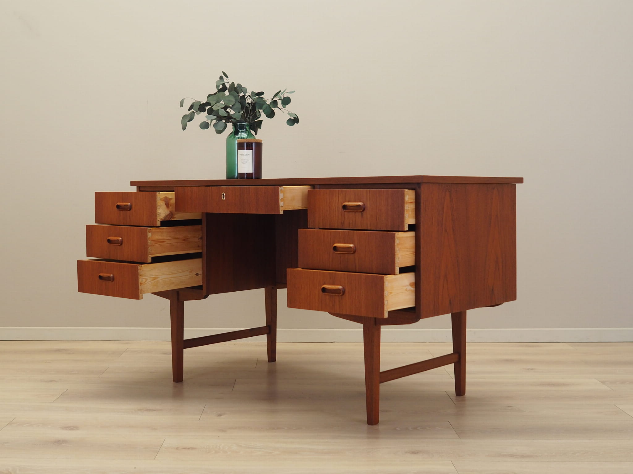 Schreibtisch Teakholz 1970er Jahre