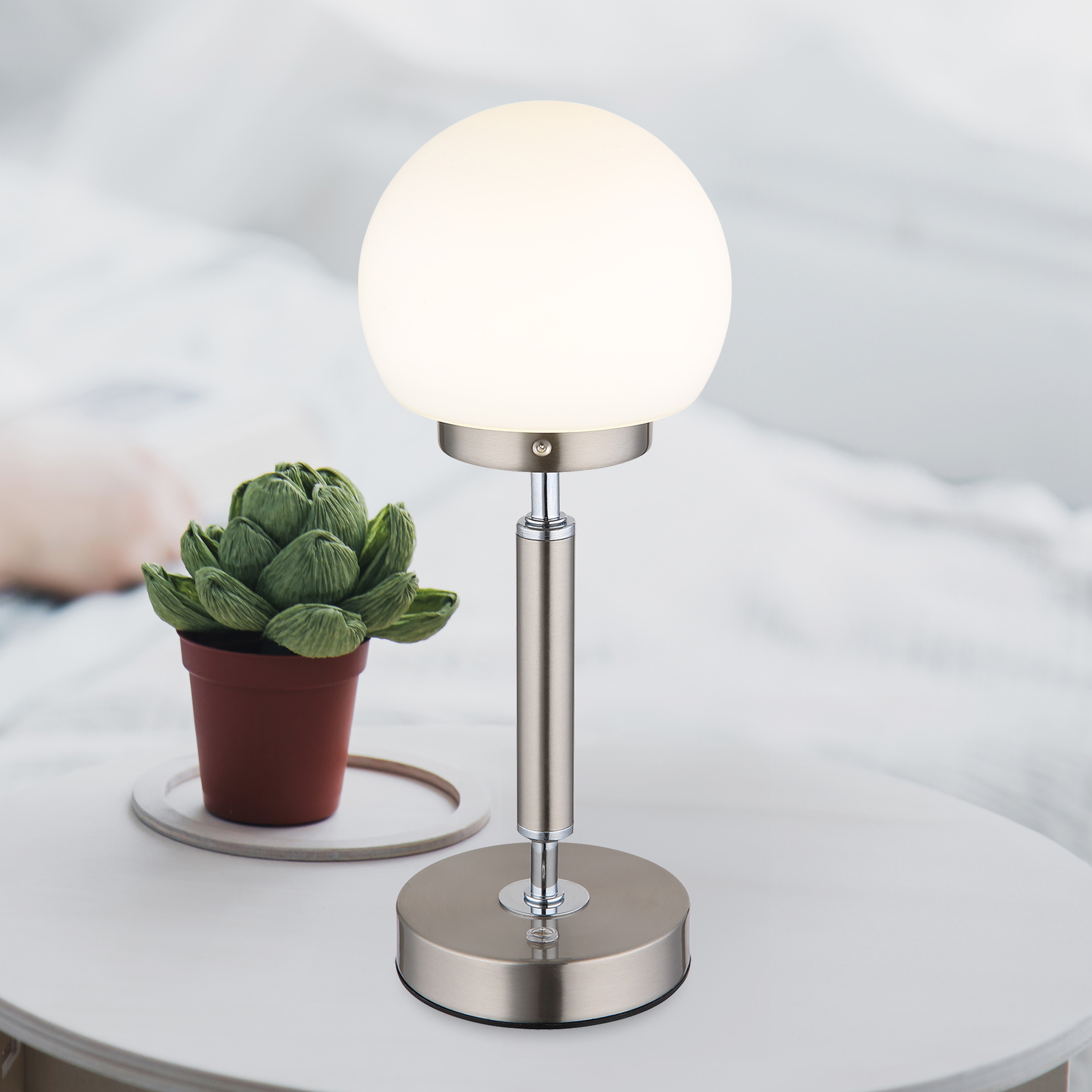 Haku Typ A LED-Tischleuchte Opalglas Eisen 1-flammig
