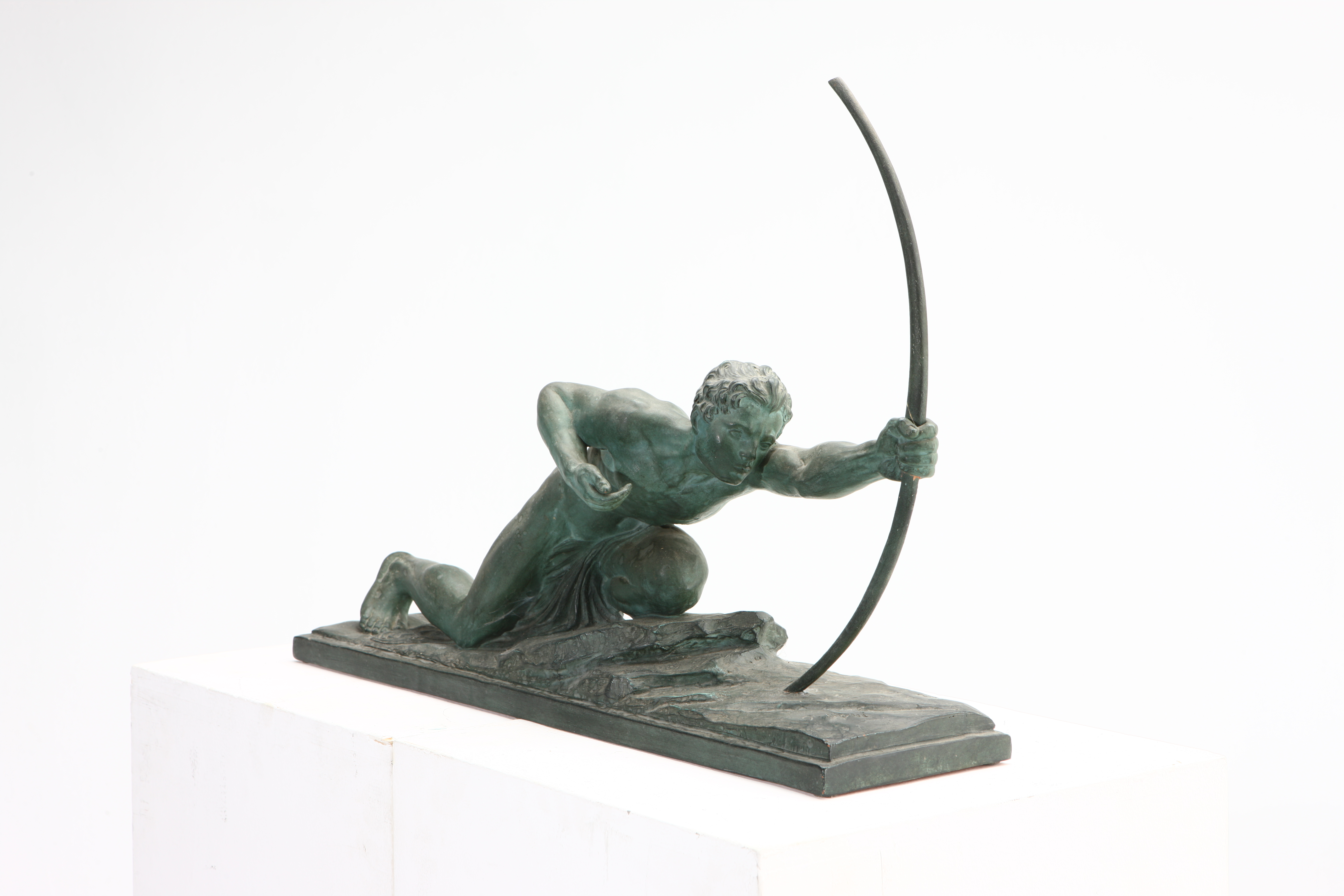 G. Boni Skulptur Bogenschütze 1960er Bronzepatinierter Gips