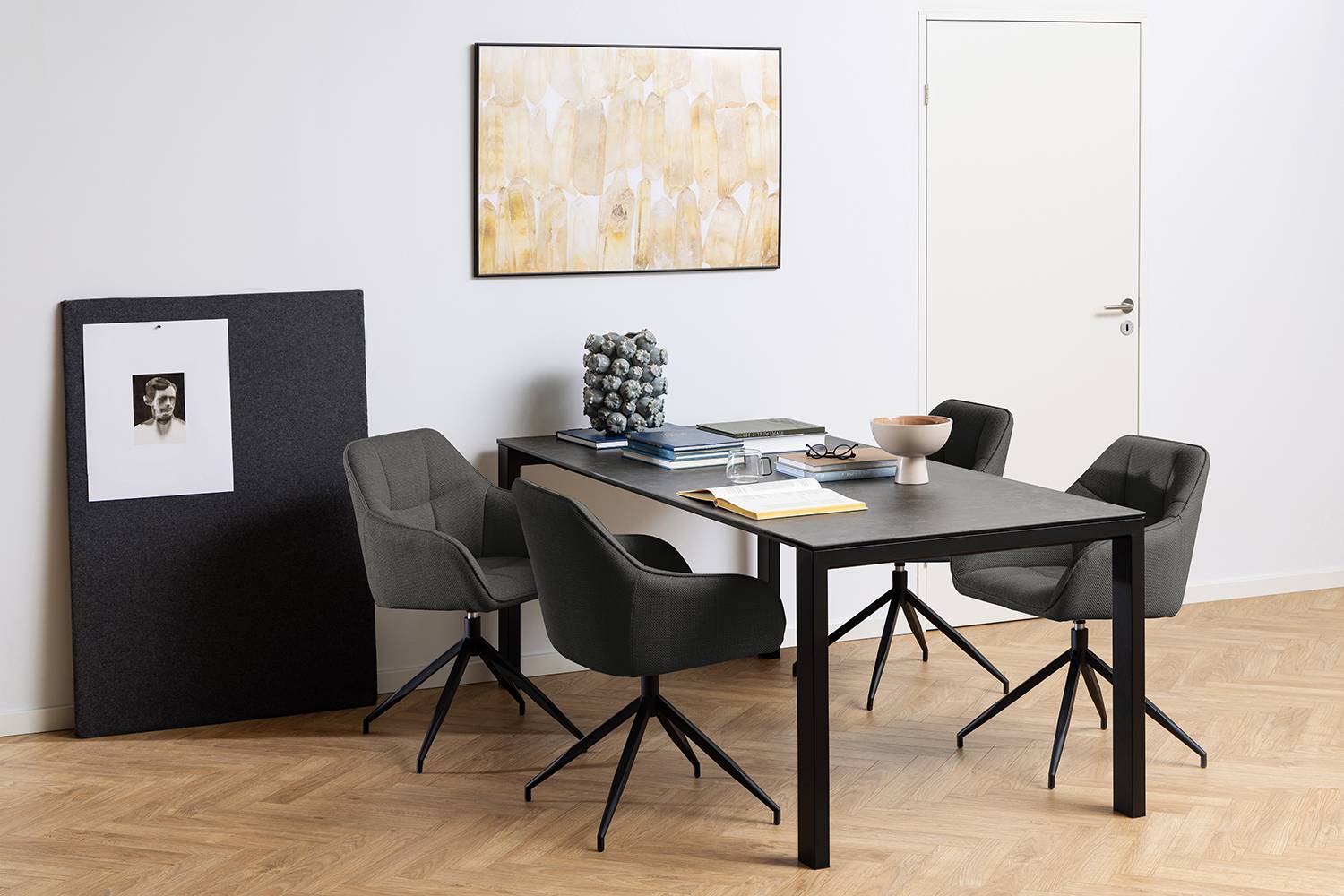 Swivel armchair Sidaon textured fabric Badia