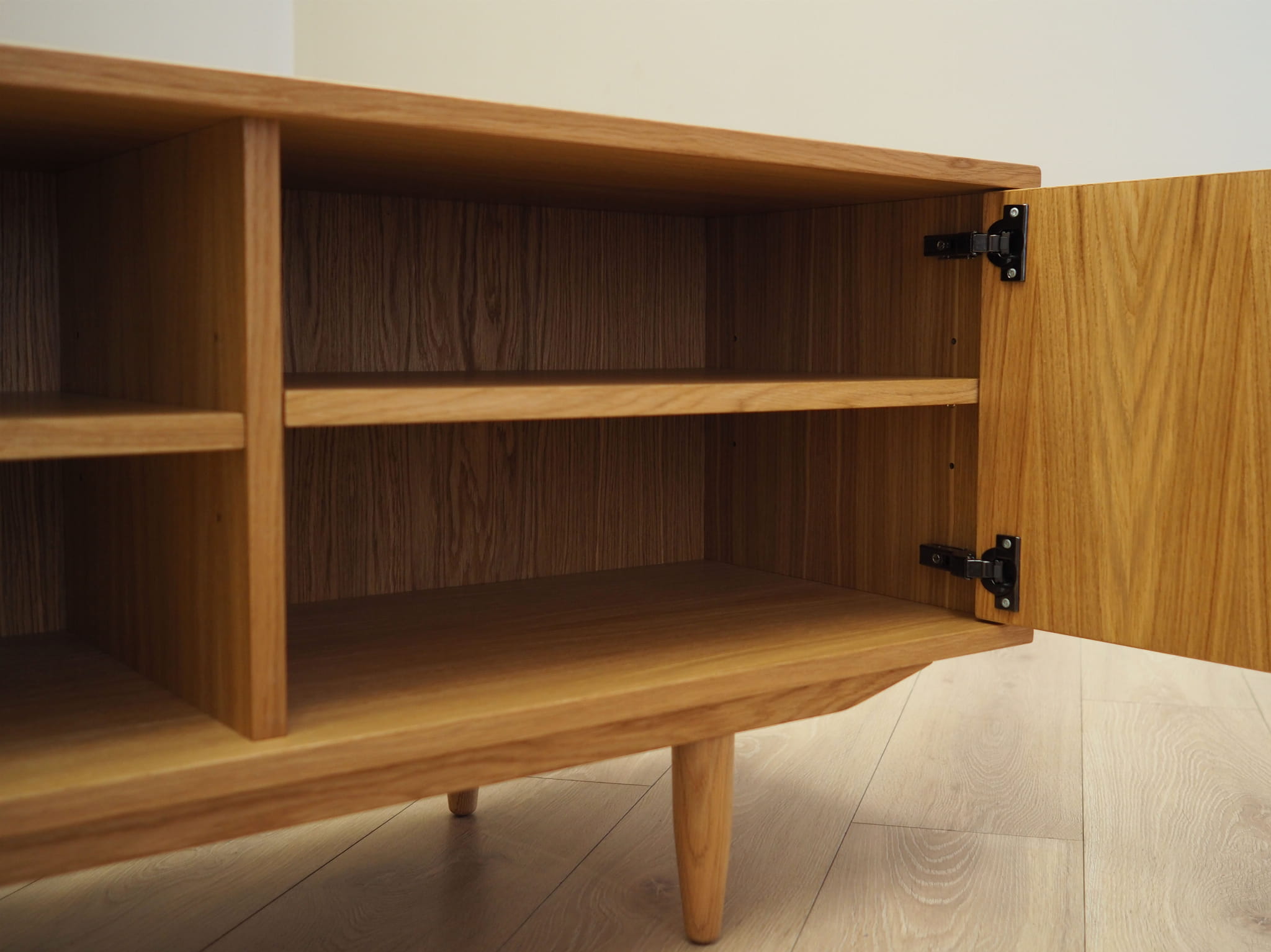 D-S19 Vinyl cabinet Oak veneer