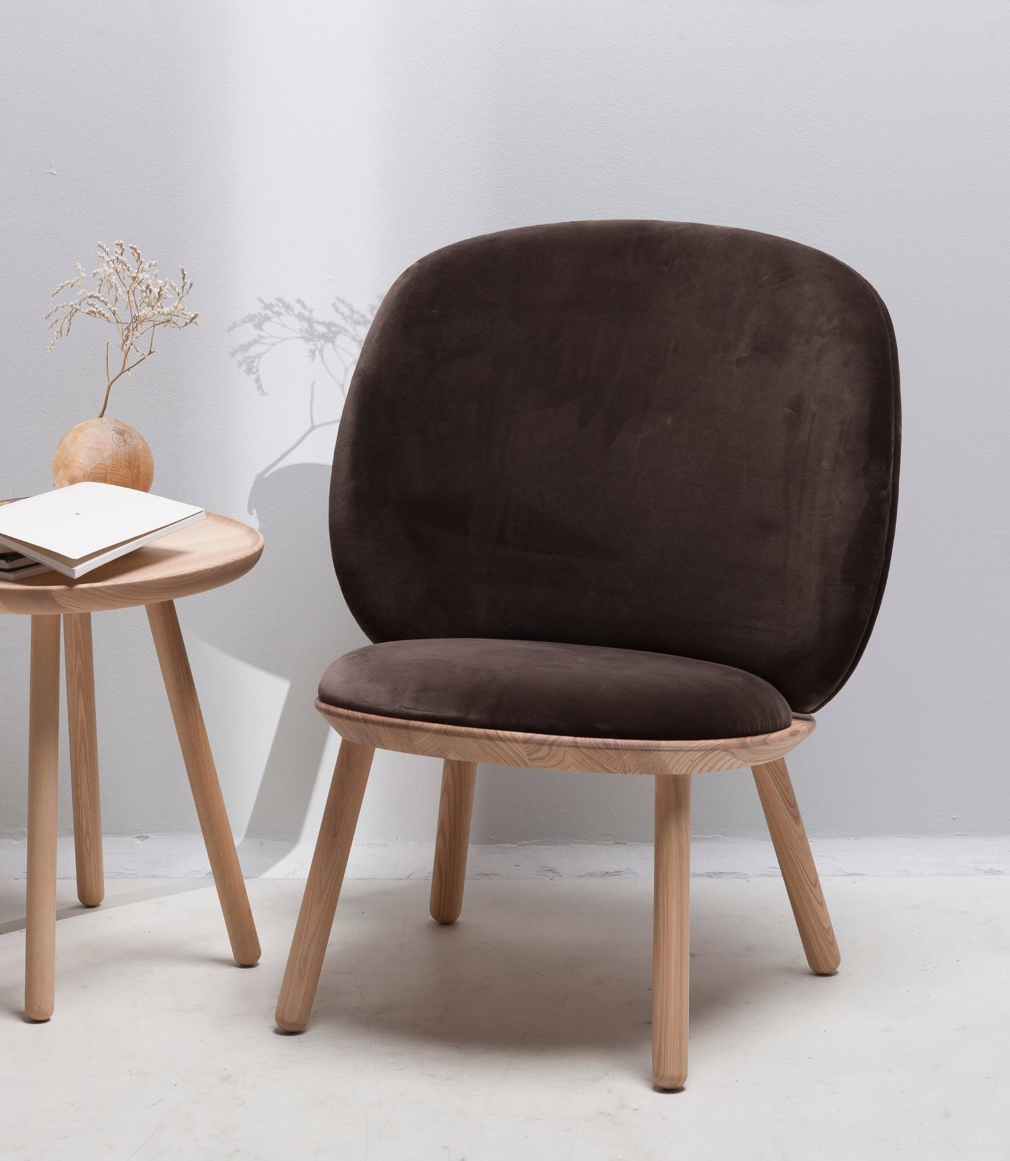 Naïve Lounge Chair Ash Wood Velvet Brown