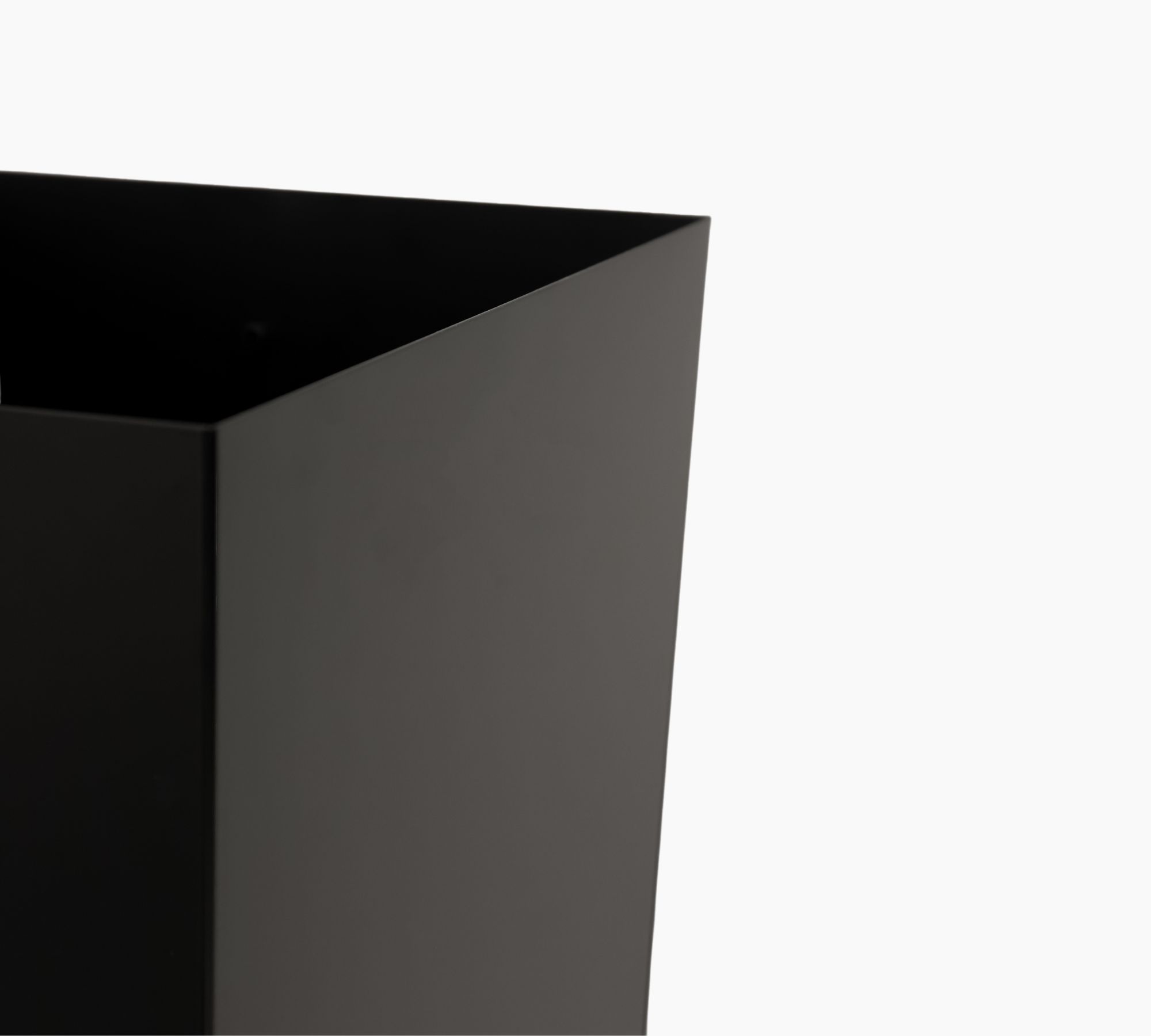 Max H.
48 Trash can Metal Black