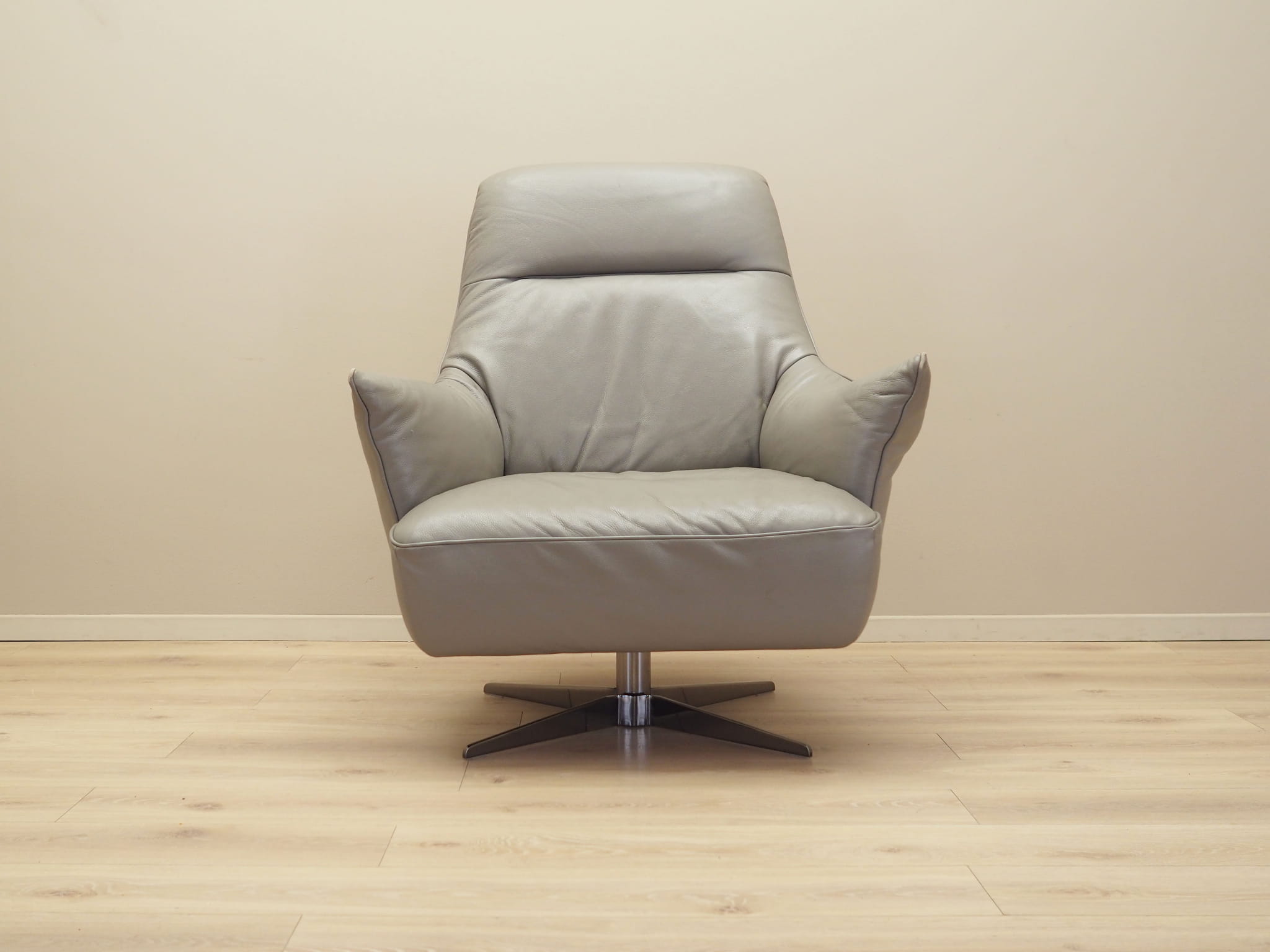 Swiveling armchair leather 1990s