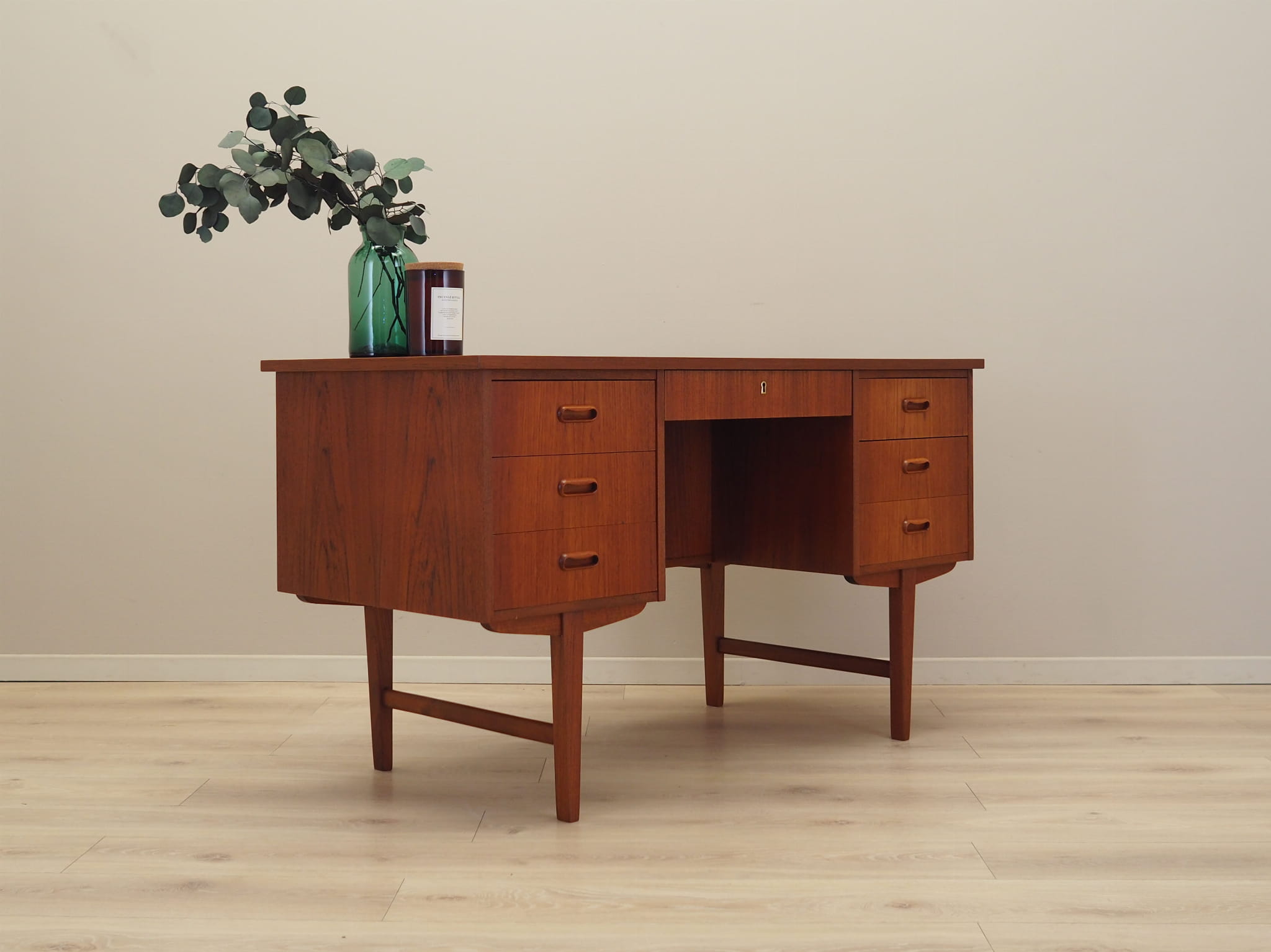 Schreibtisch Teakholz 1970er Jahre