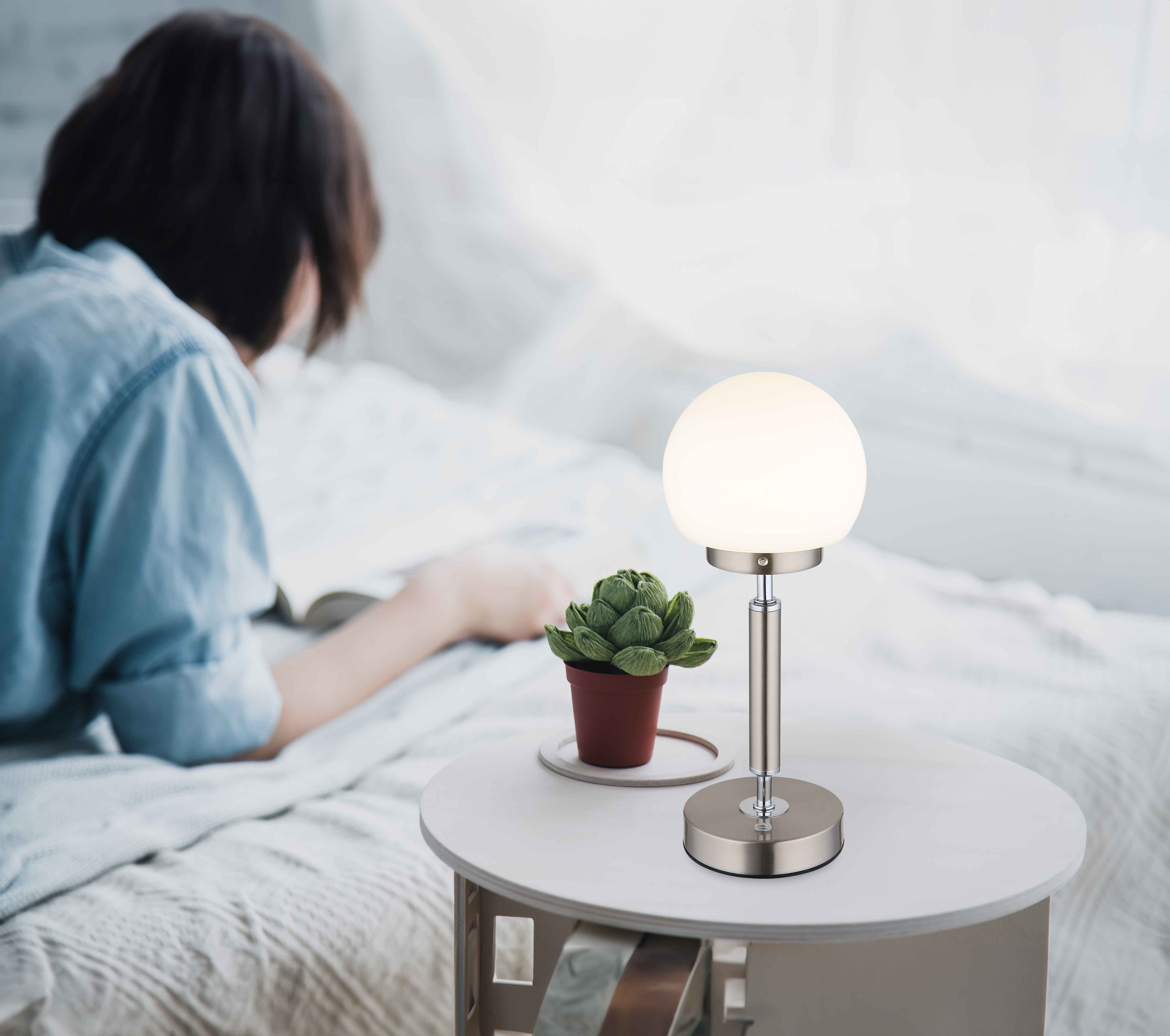 Haku Typ A LED-Tischleuchte Opalglas Eisen 1-flammig