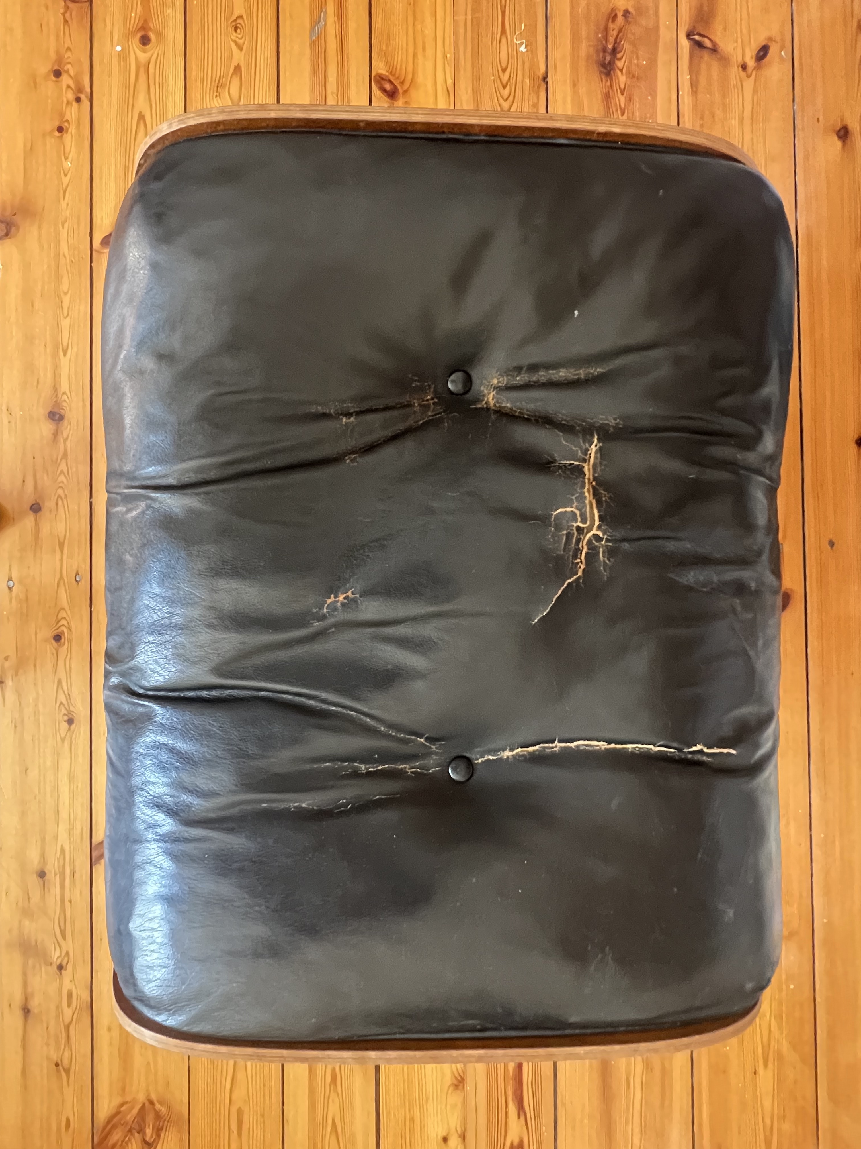 Vintage Eames Lounge Chair & Ottoman Leder Schwarz 1950er