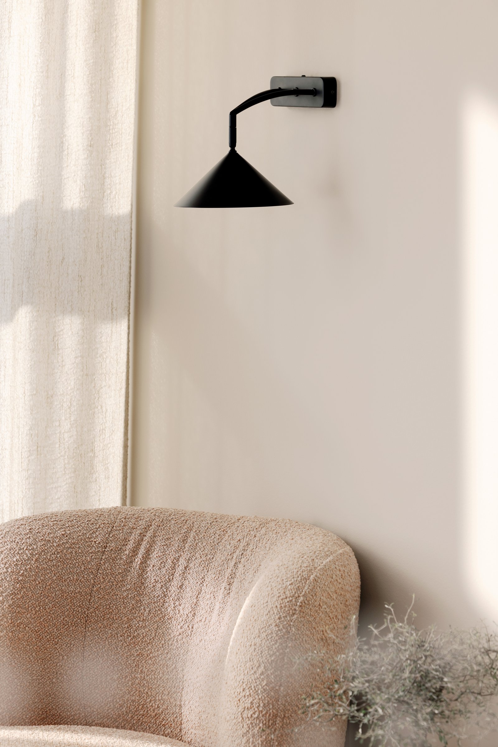Curve Wall Lamp Black