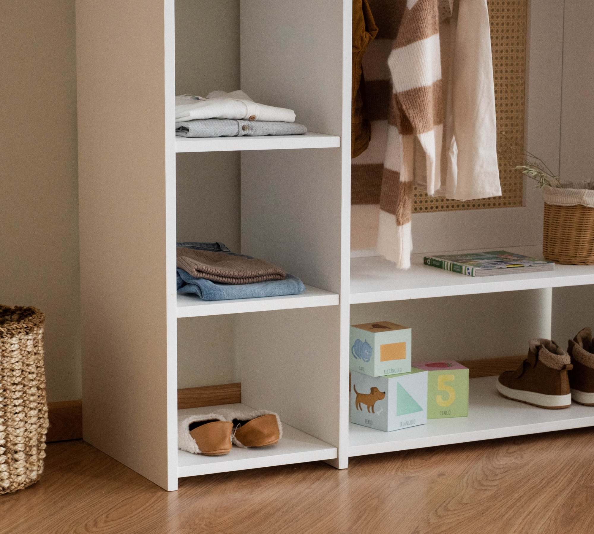Kinderschrank Montessori Weiß