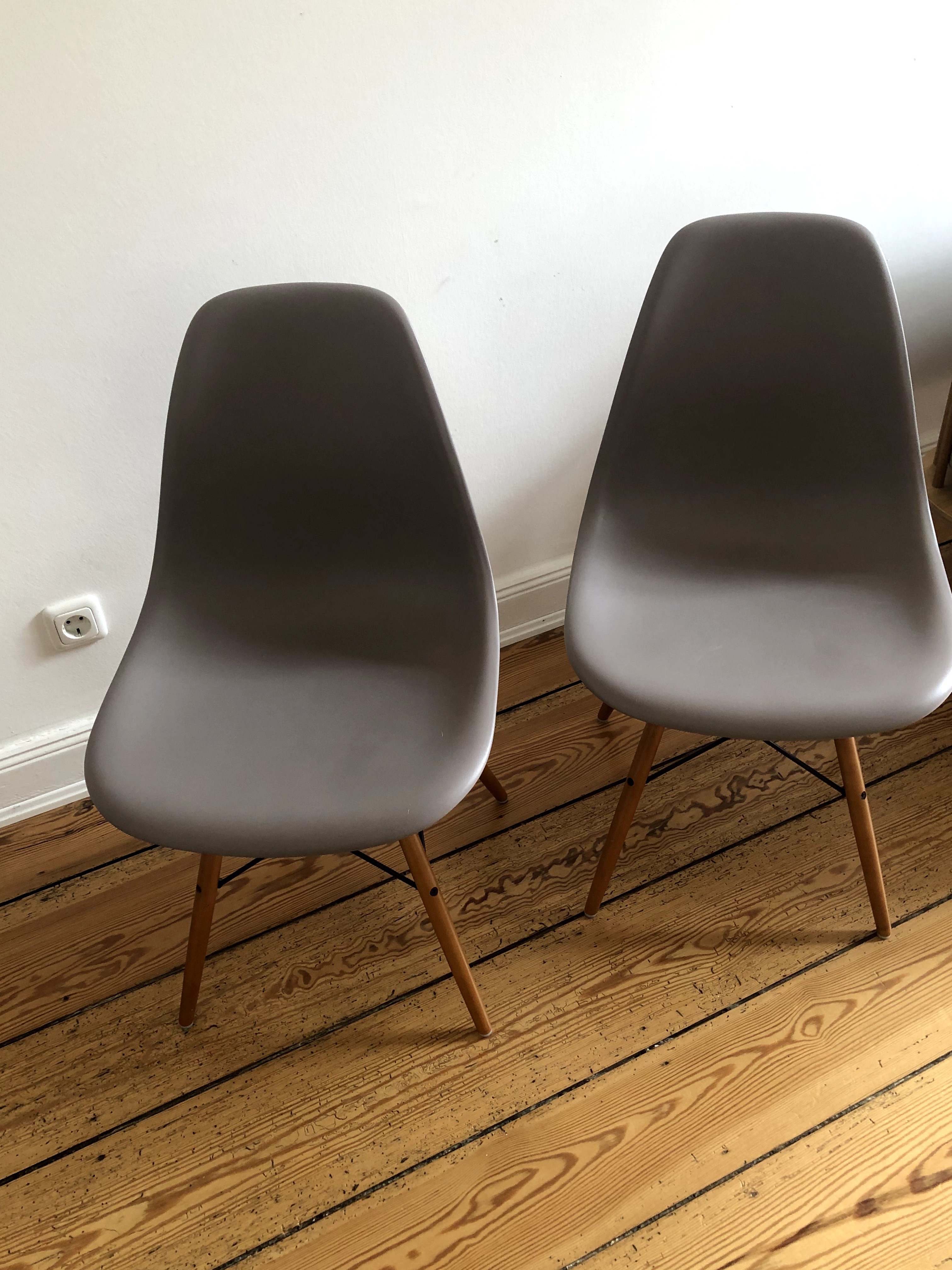 2x Vitra Eames Plastic Armchair Ahornholz Mauve Grau