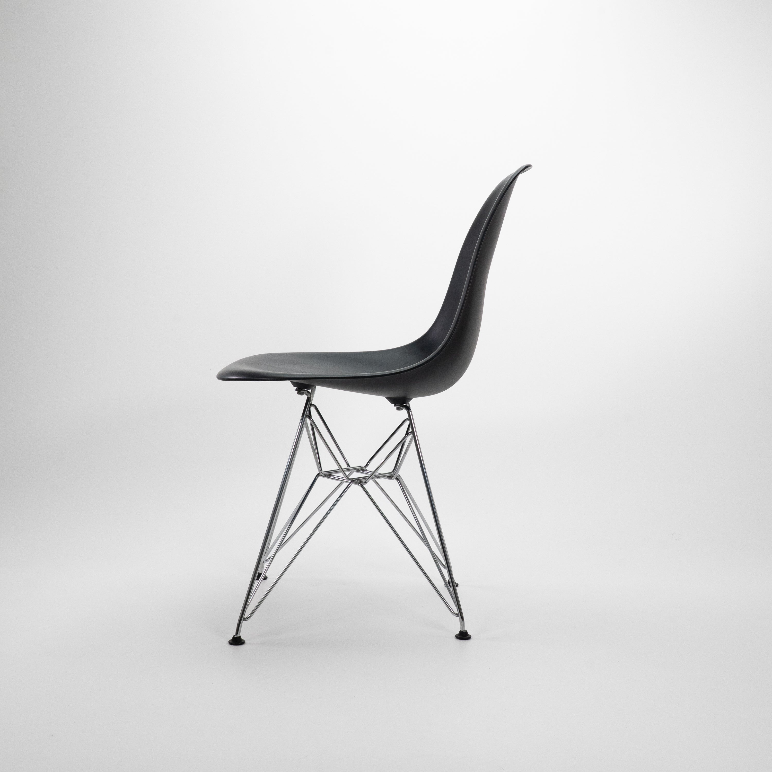 DSR Stuhl Plastik Chrom Tiefschwarz
