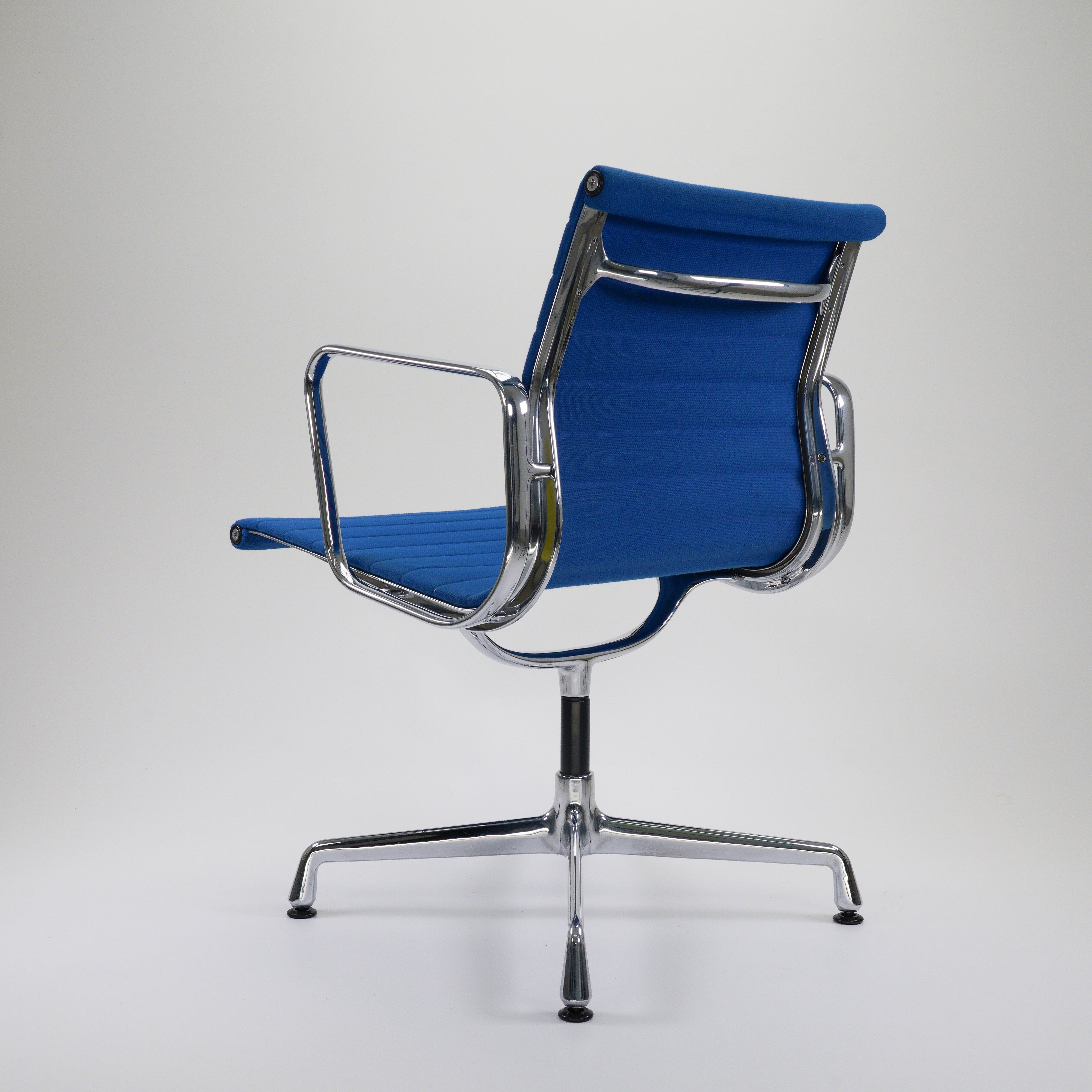 Vitra EA108 Chair Chrom Hopsack Blau