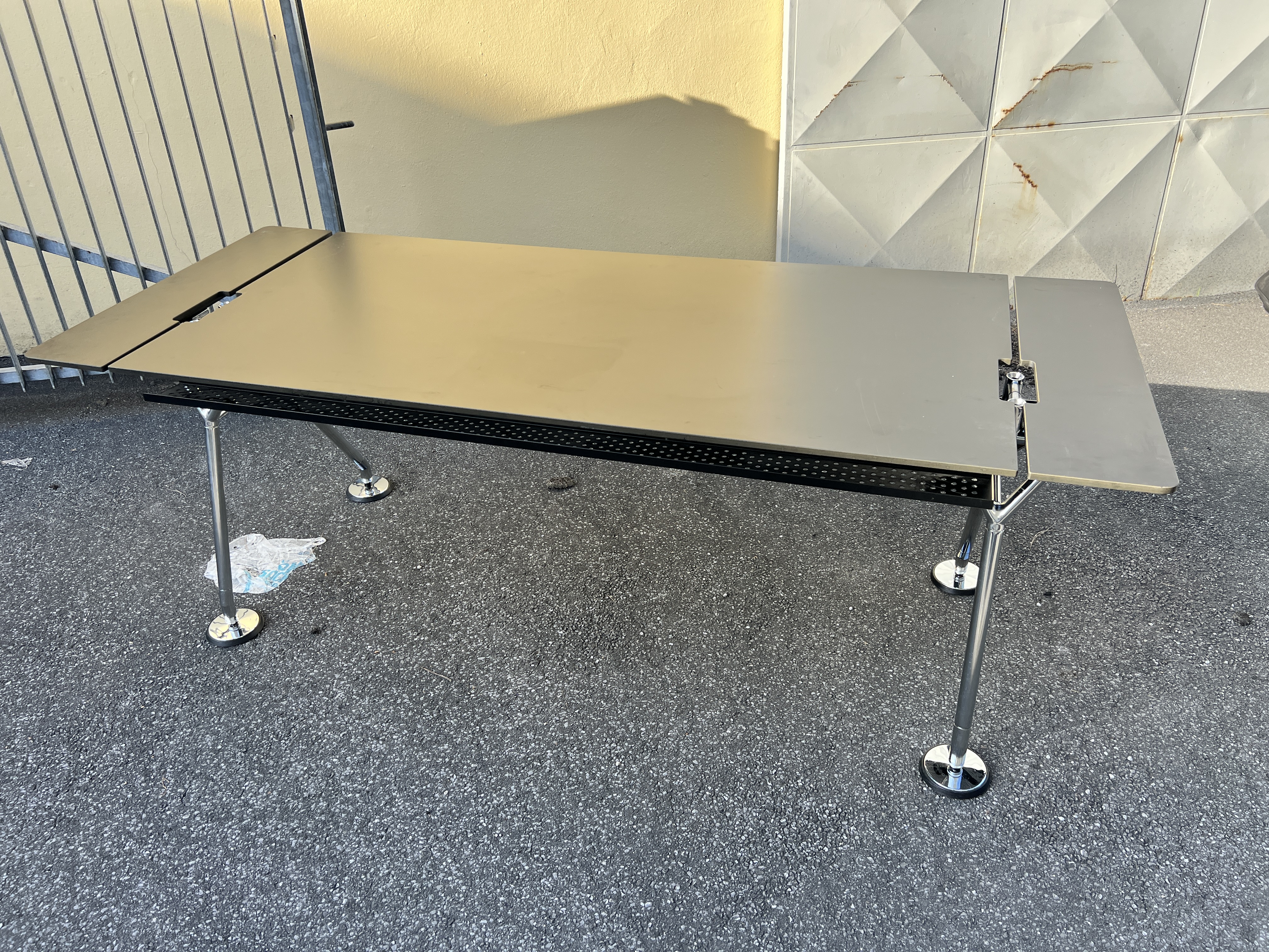 Nomos Desk by Norman Foster