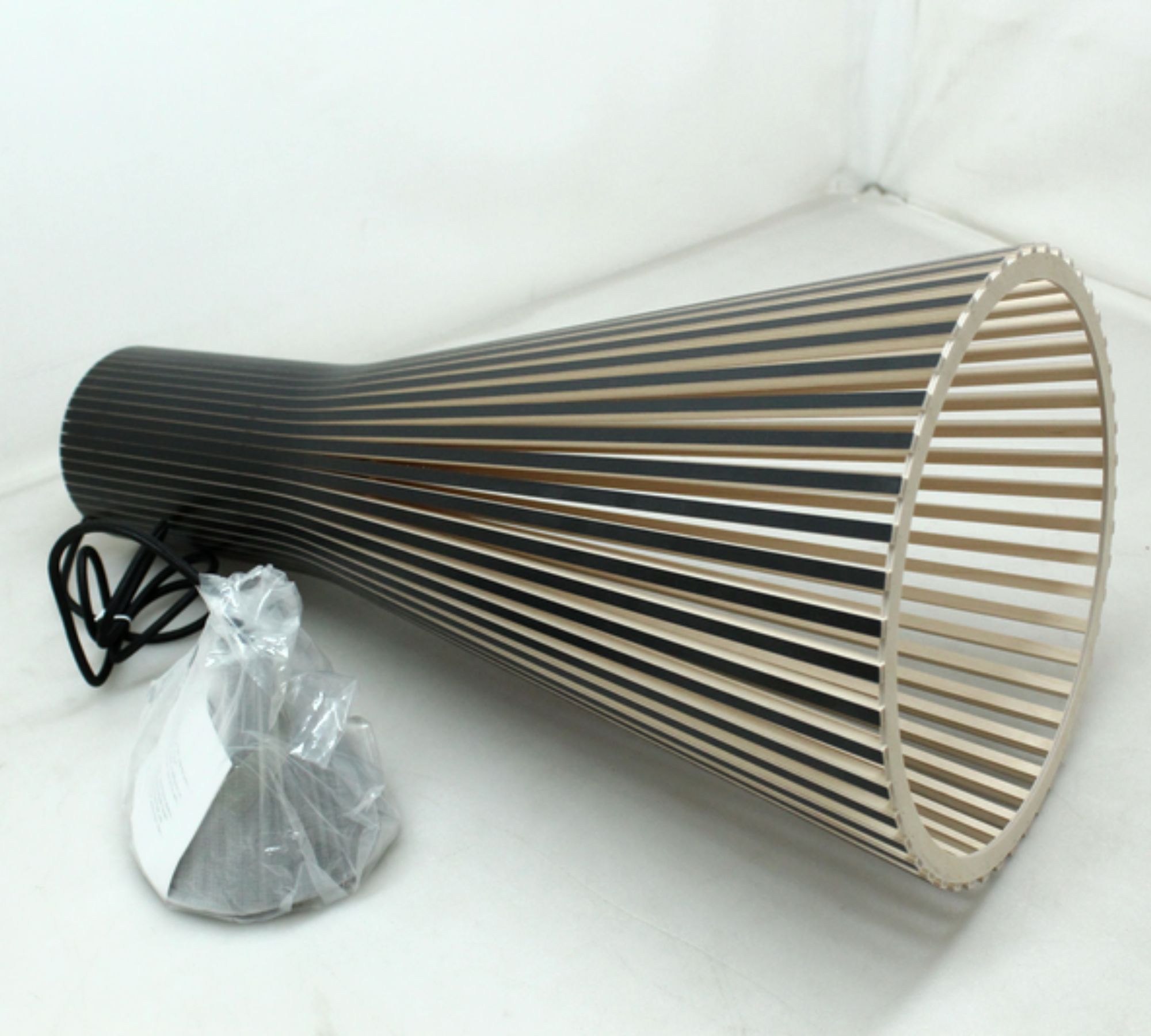 Secto 4200 Pendelleuchte Holz Schwarz Ø 30cm