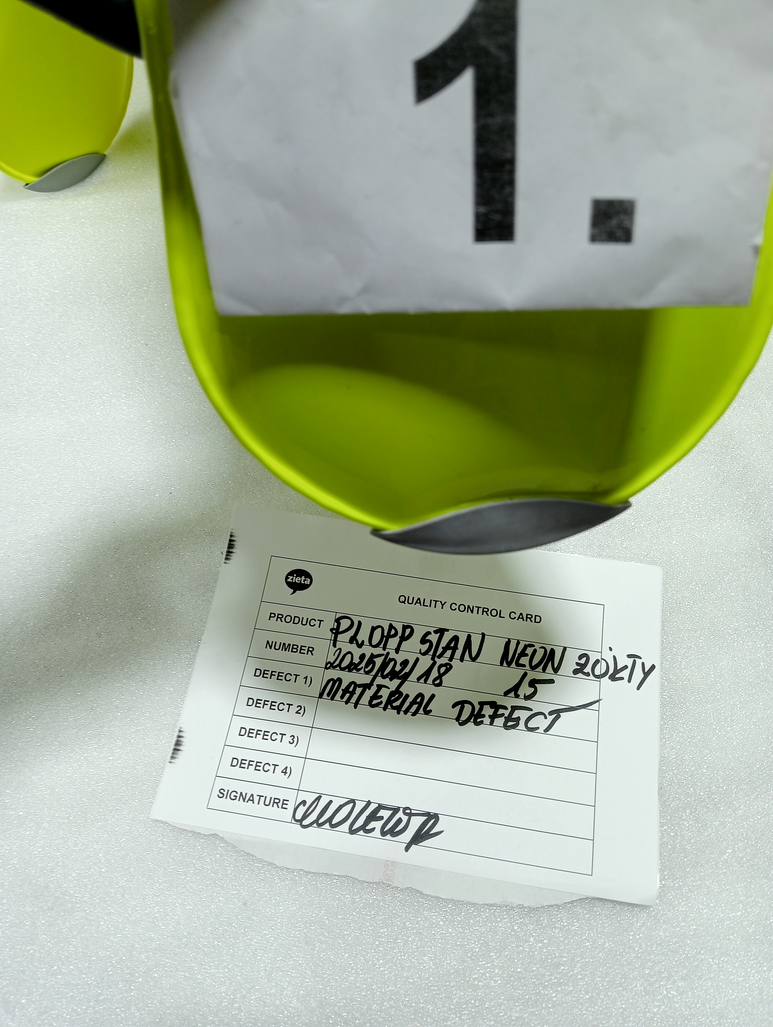 Plopp Standard stool Aluminum Neon Yellow RAL 1026