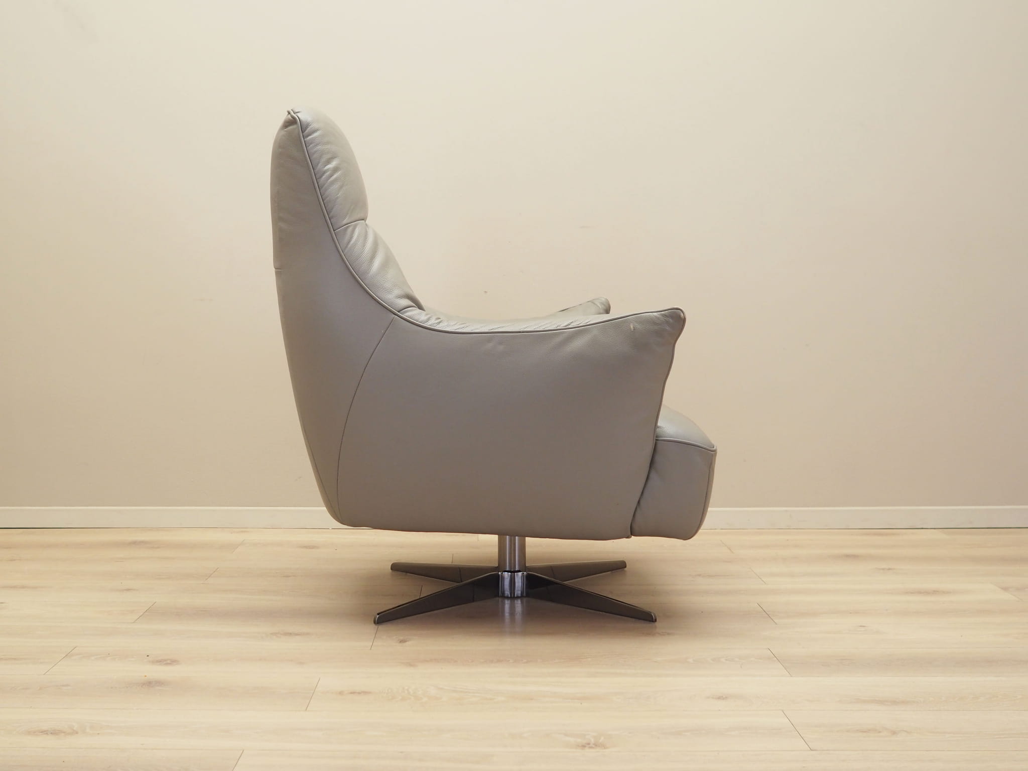 Swiveling armchair leather 1990s