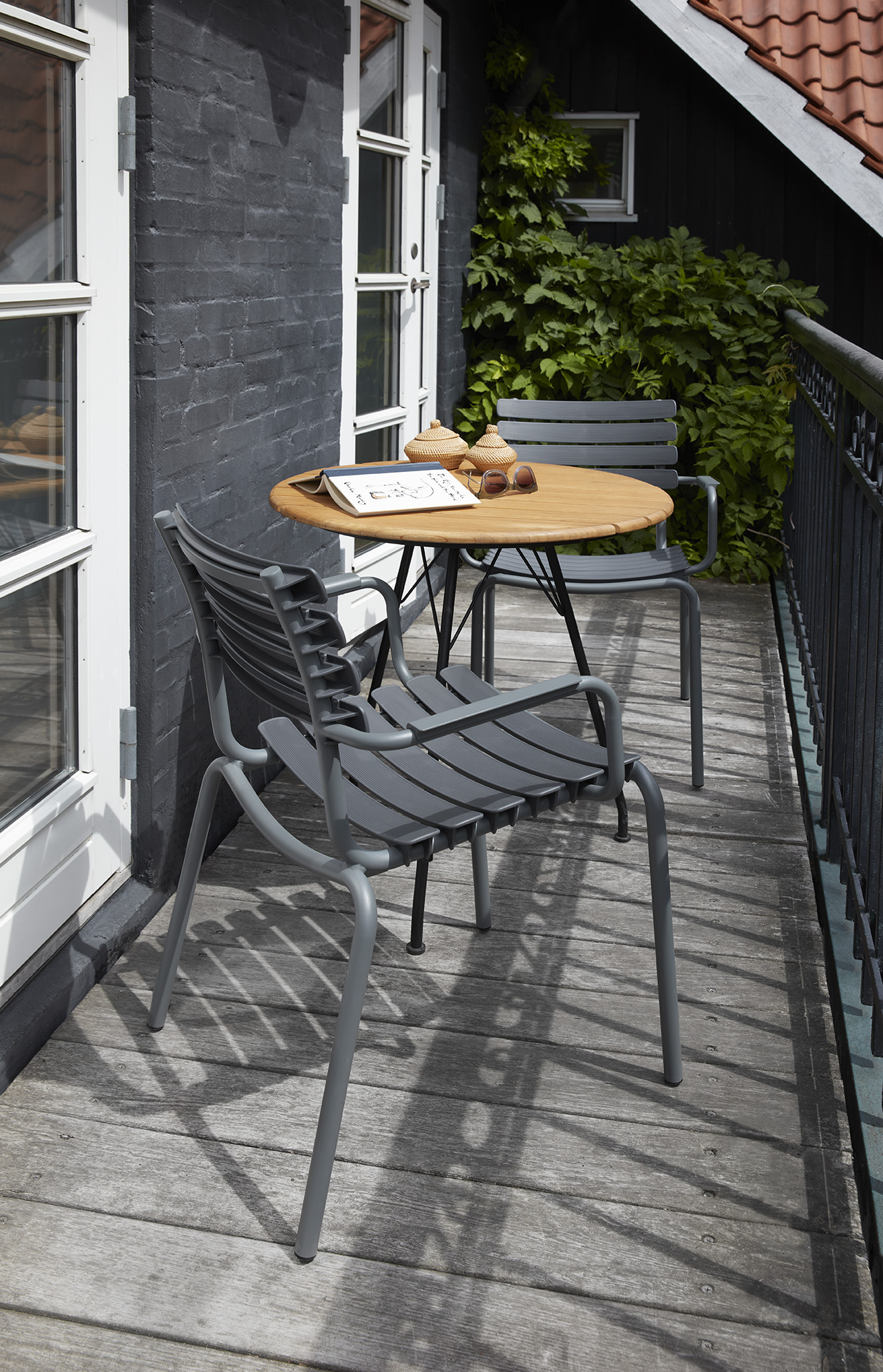 ReCLIPS Gartenstuhl Grau Armlehne Dunkelgrau