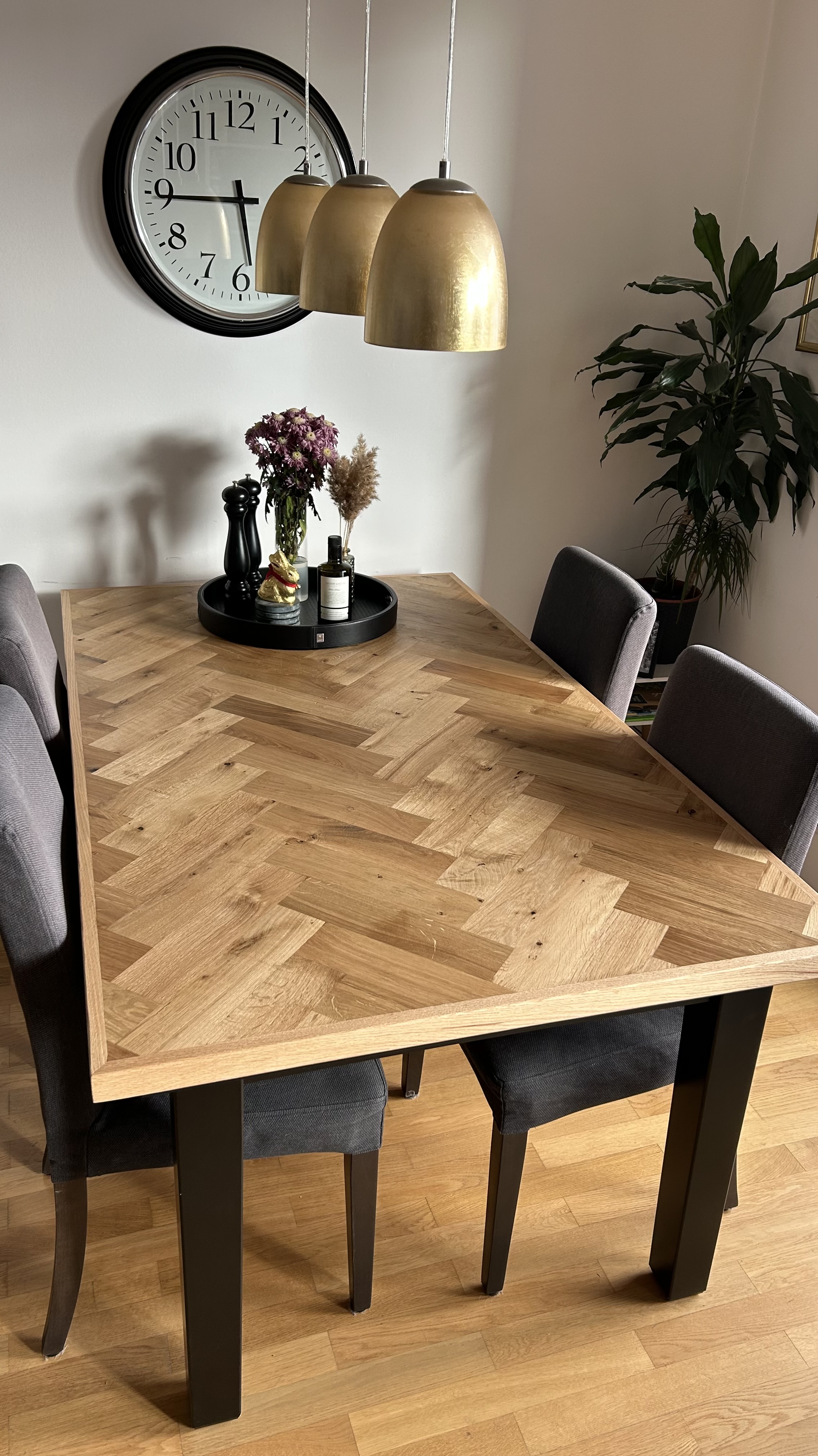 Solid oak tabletop in herringbone design