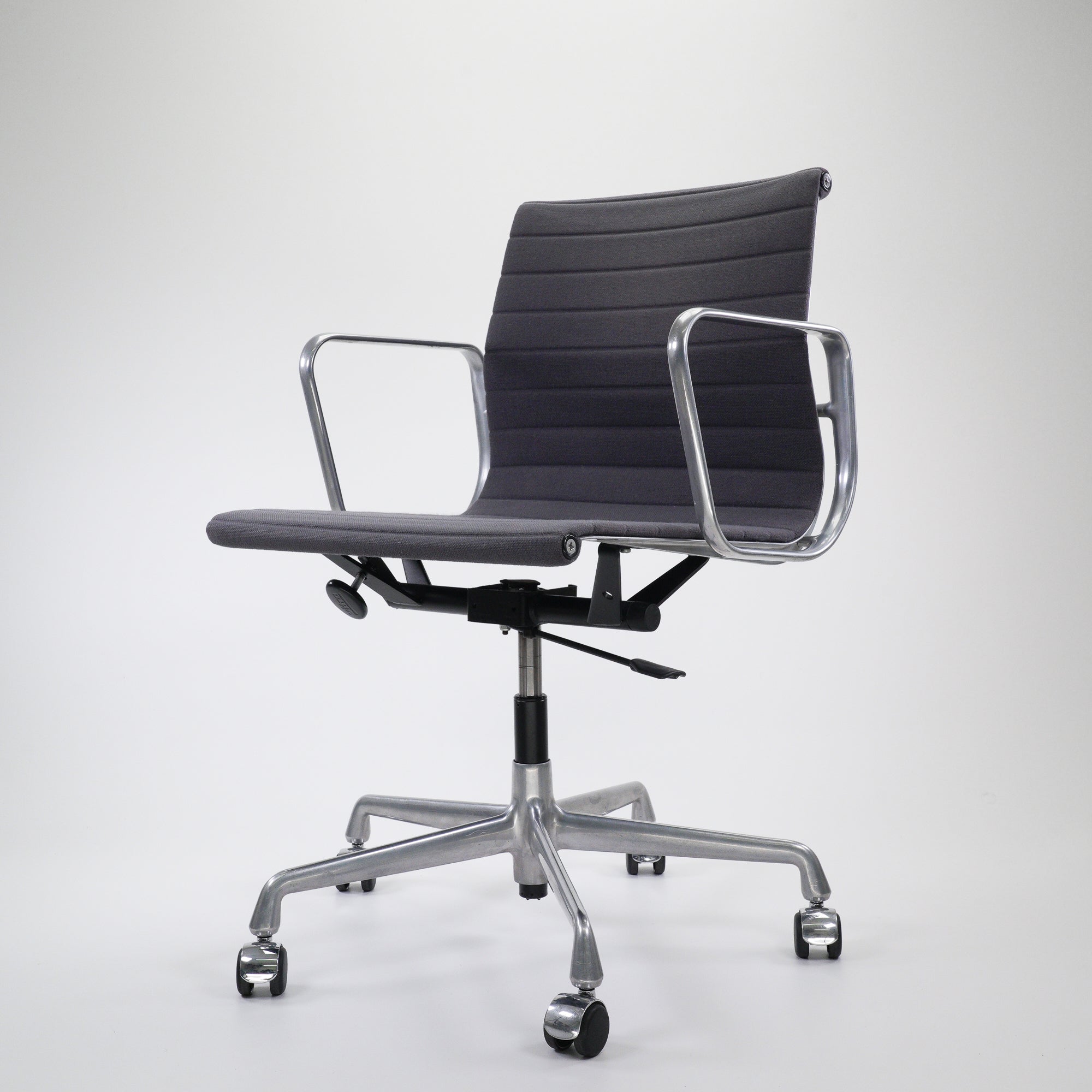 Vitra EA117 Chair Chrom Hopsack Grau