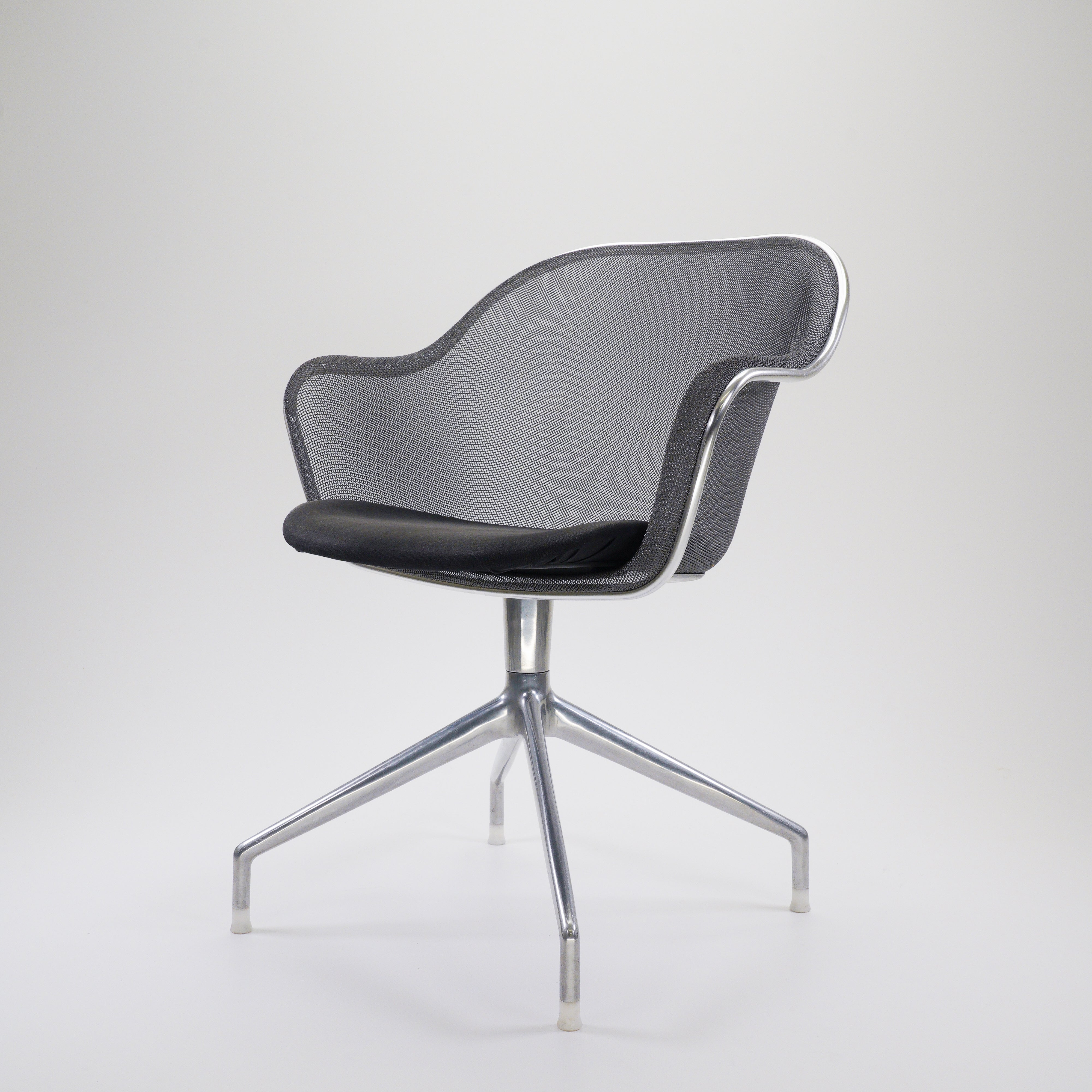 IU4 Iuta Armchair Chrome Black