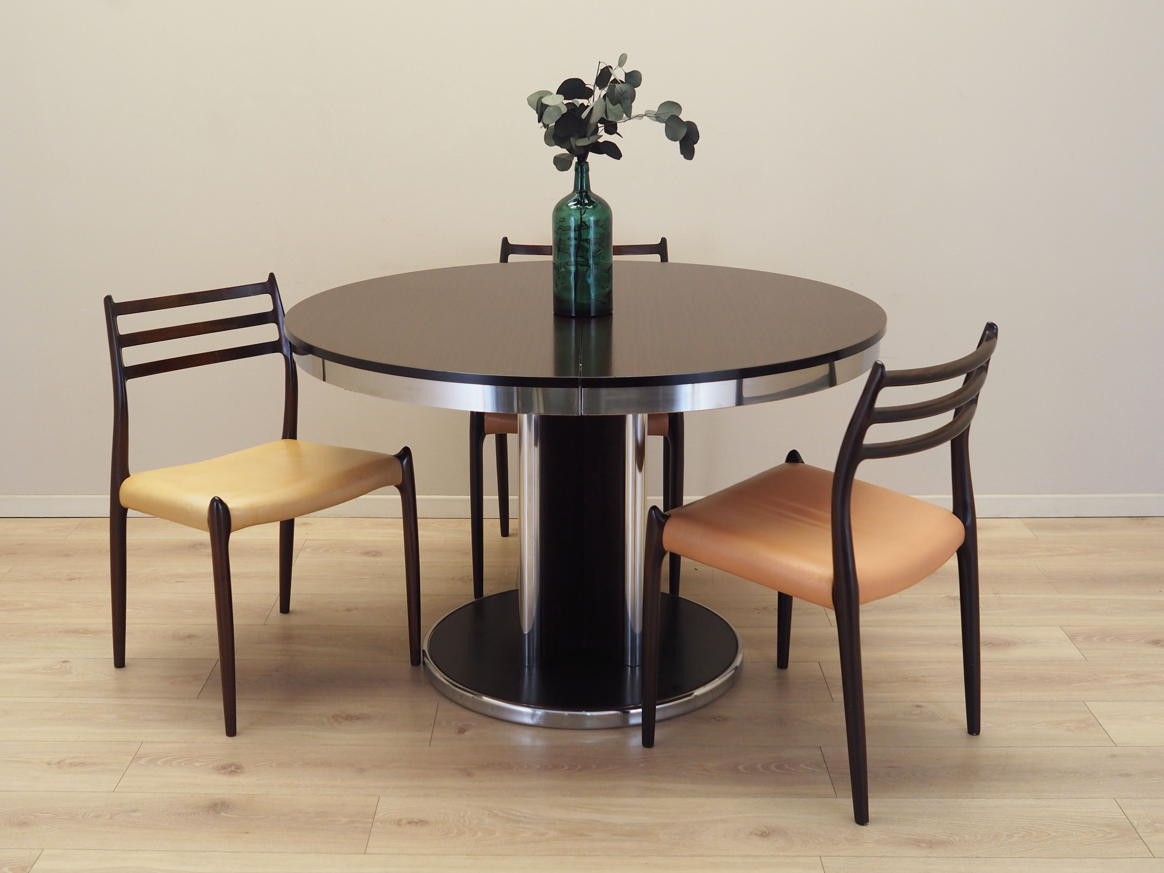 Runder Esstisch 1970er Jahre 121cm