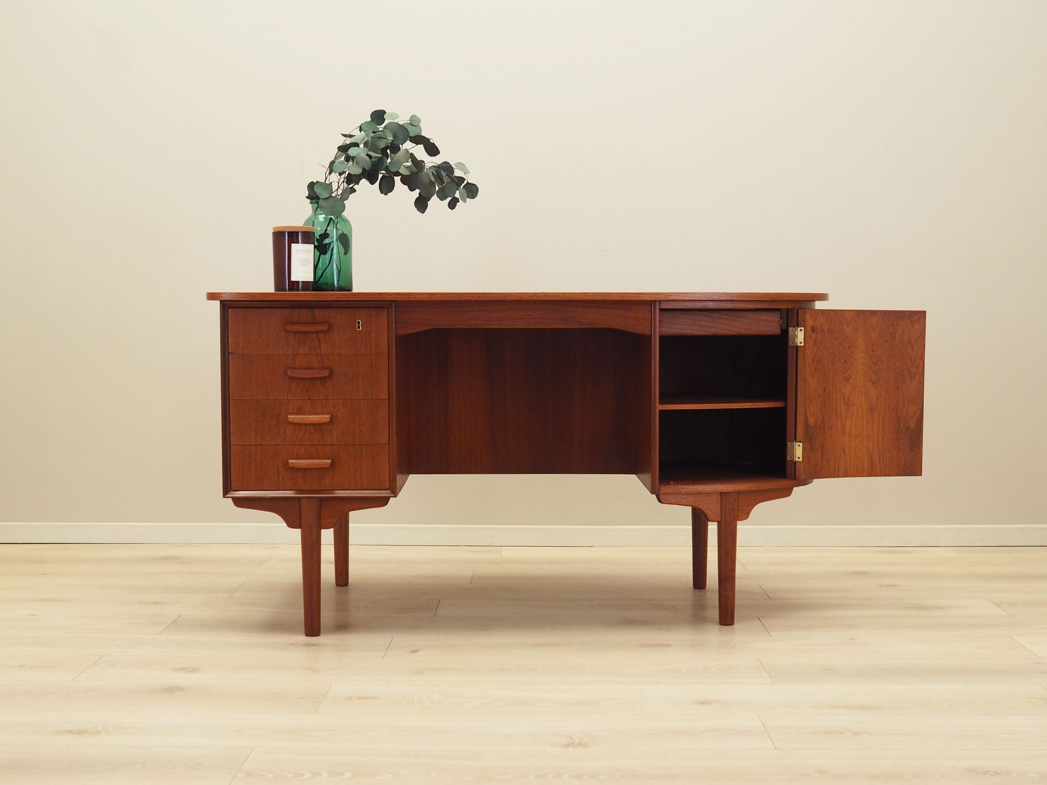 Schreibtisch Teakholz 1970er Jahre
