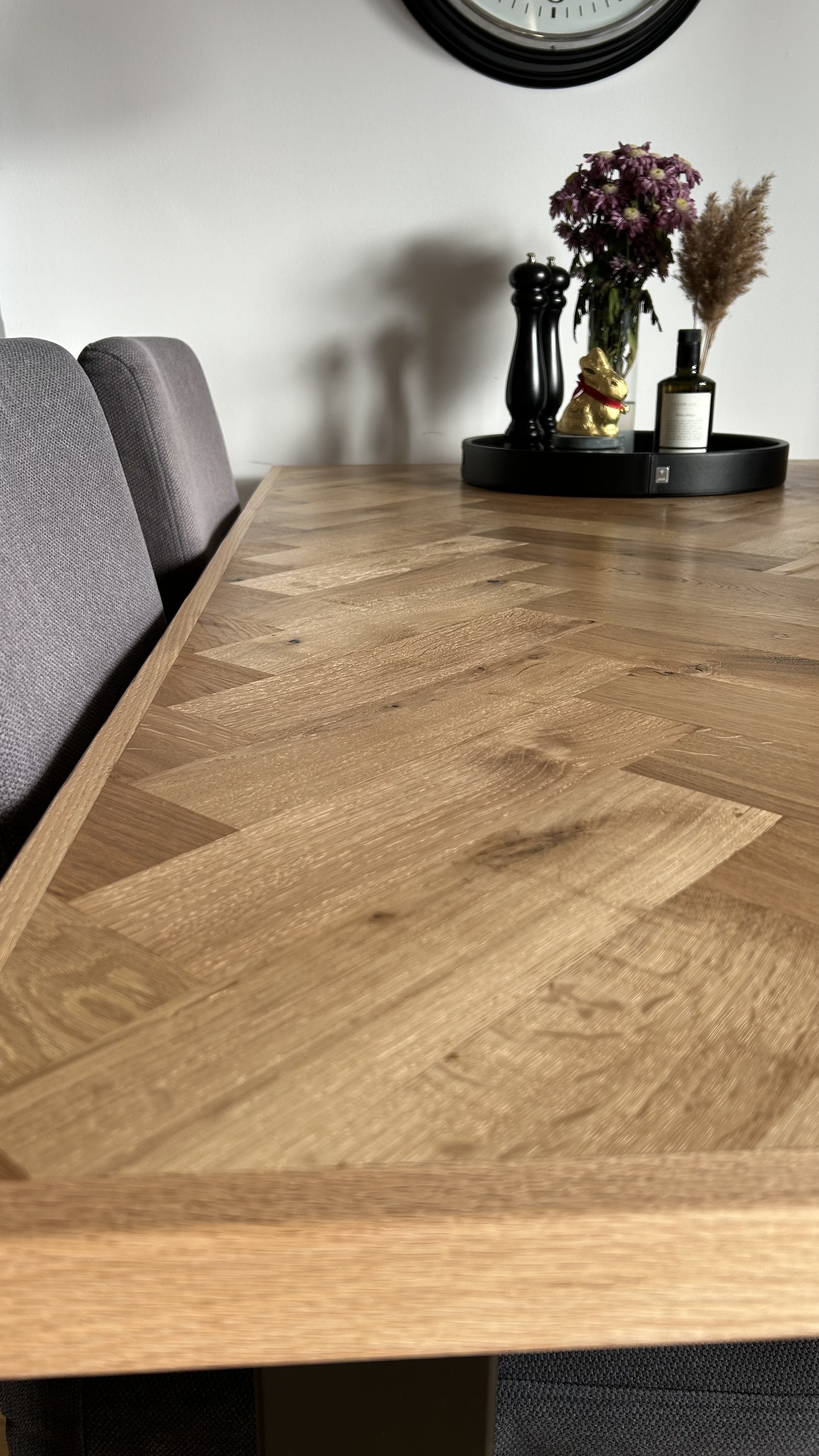 Solid oak tabletop in herringbone design