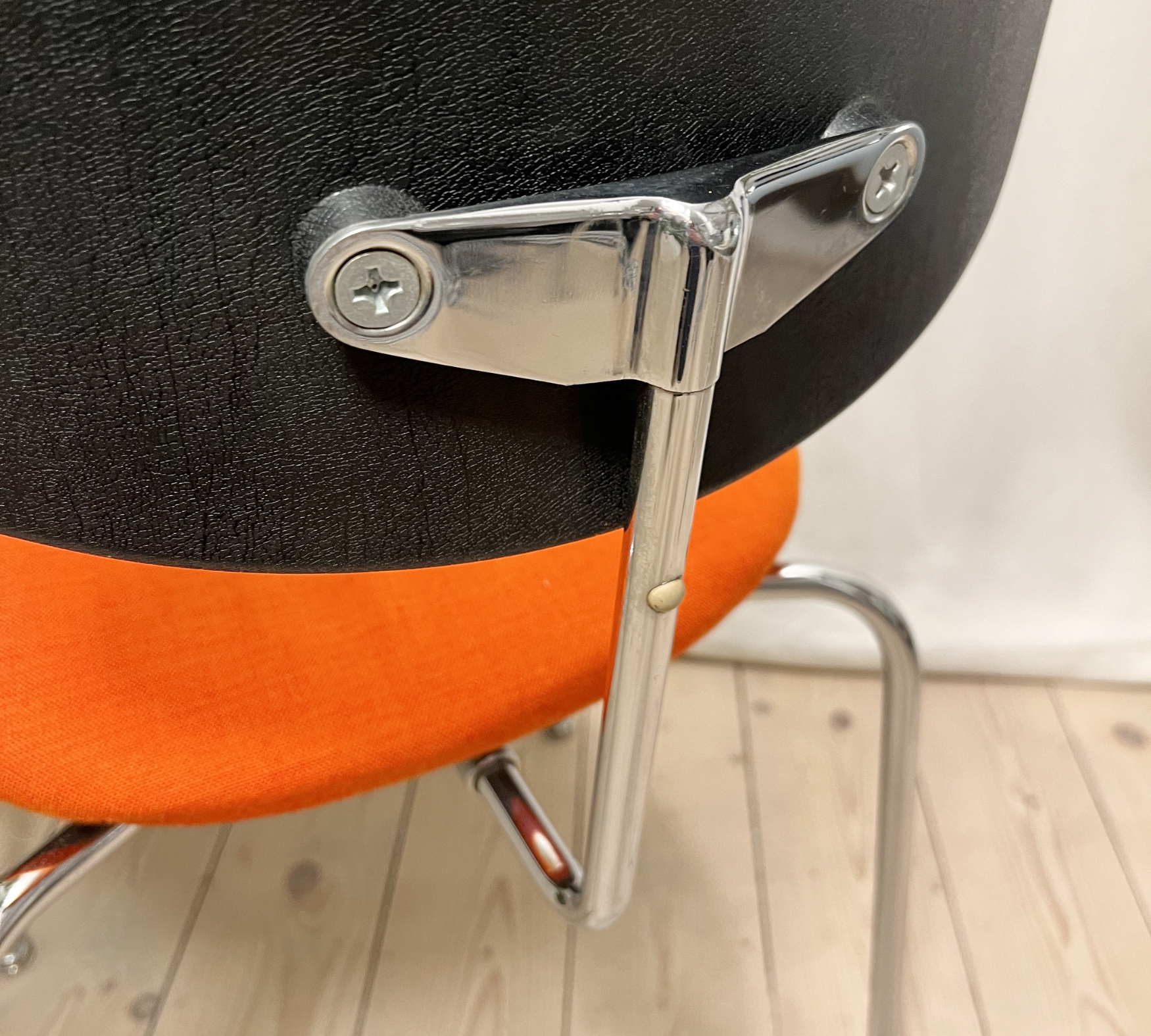 Wilde&Spieth Eiermann SE 68 Stuhl Textil Stahl Orange