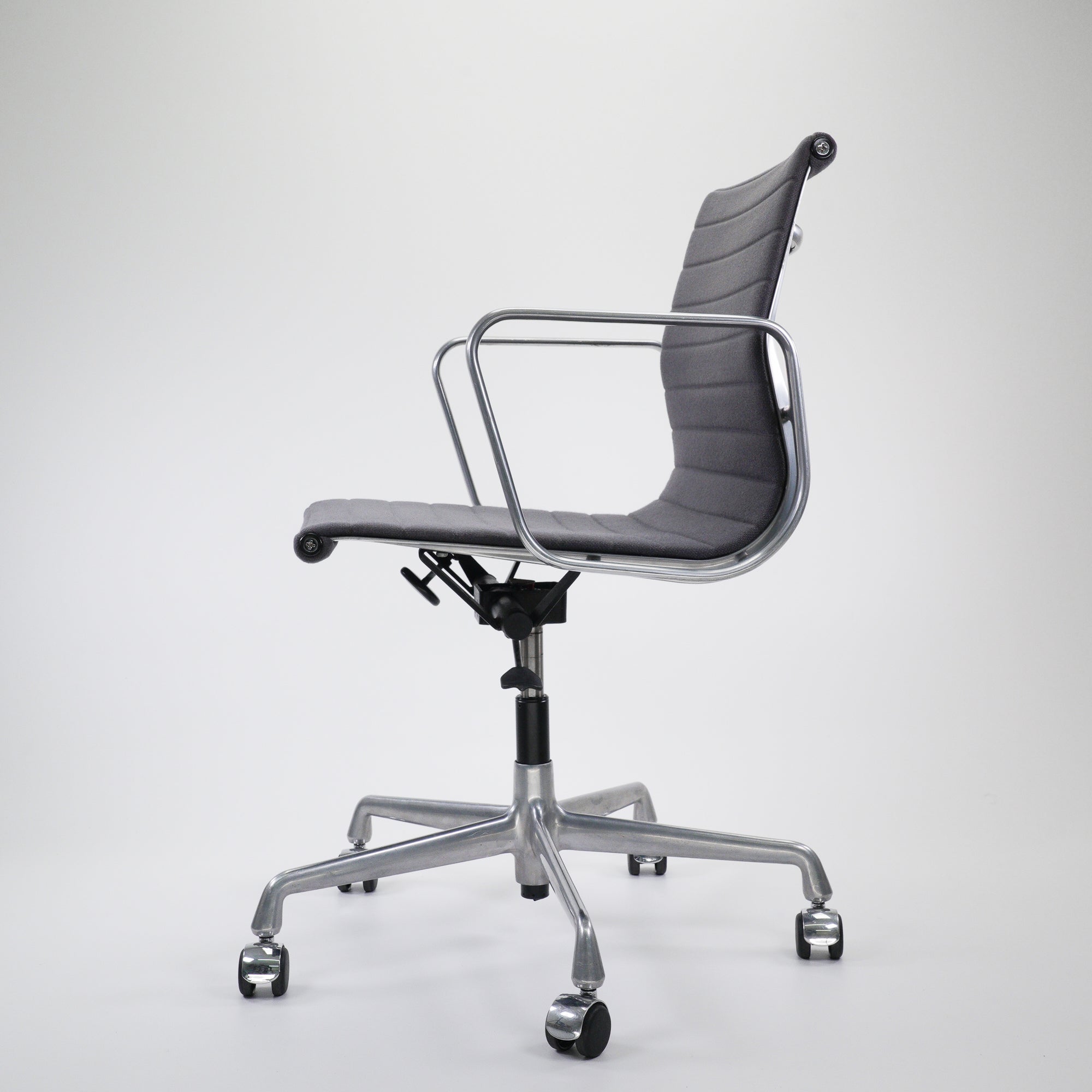 Vitra EA117 Chair Chrom Hopsack Grau