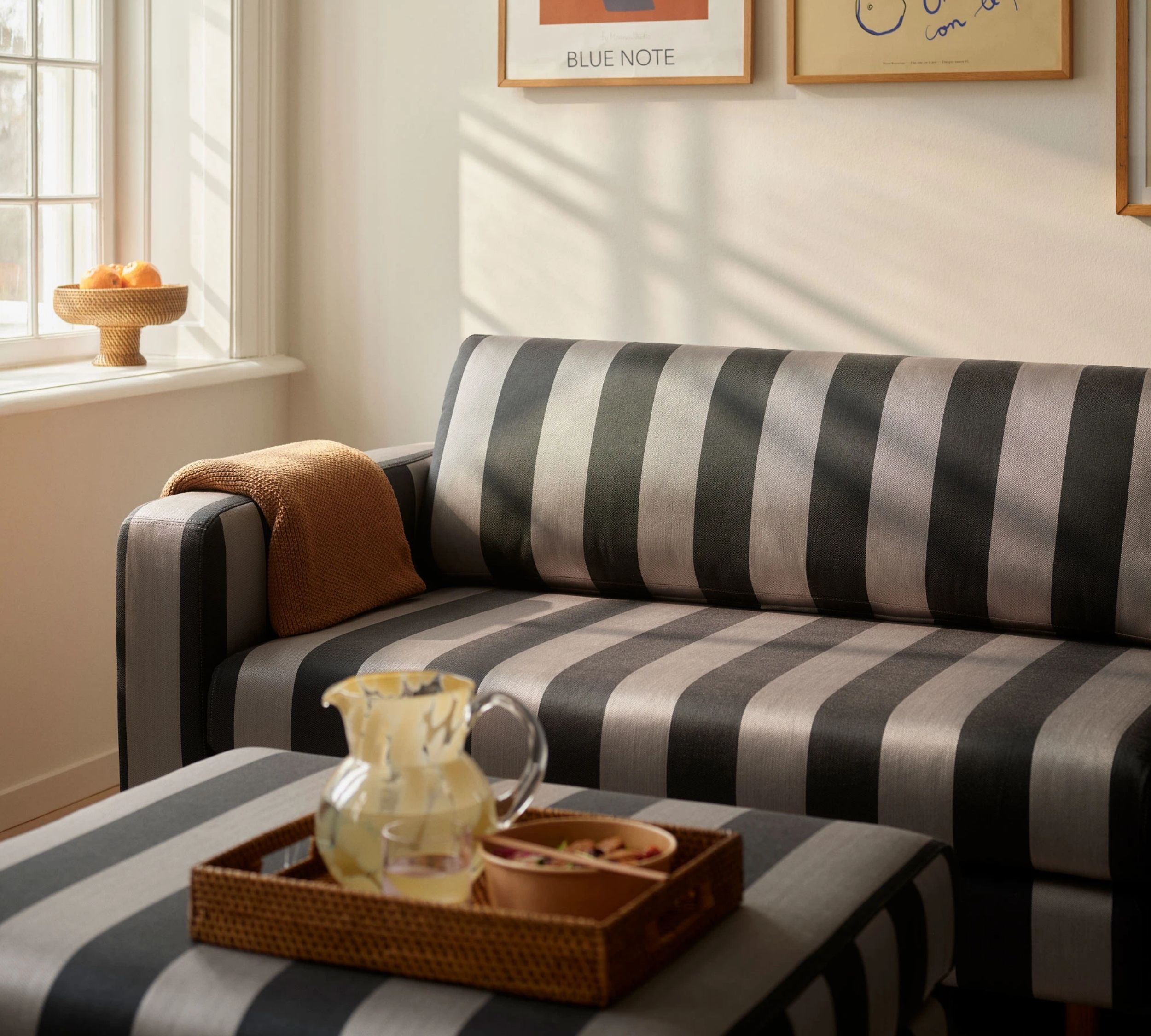 Dylan Sofa 4-Sitzer Line Latte Black