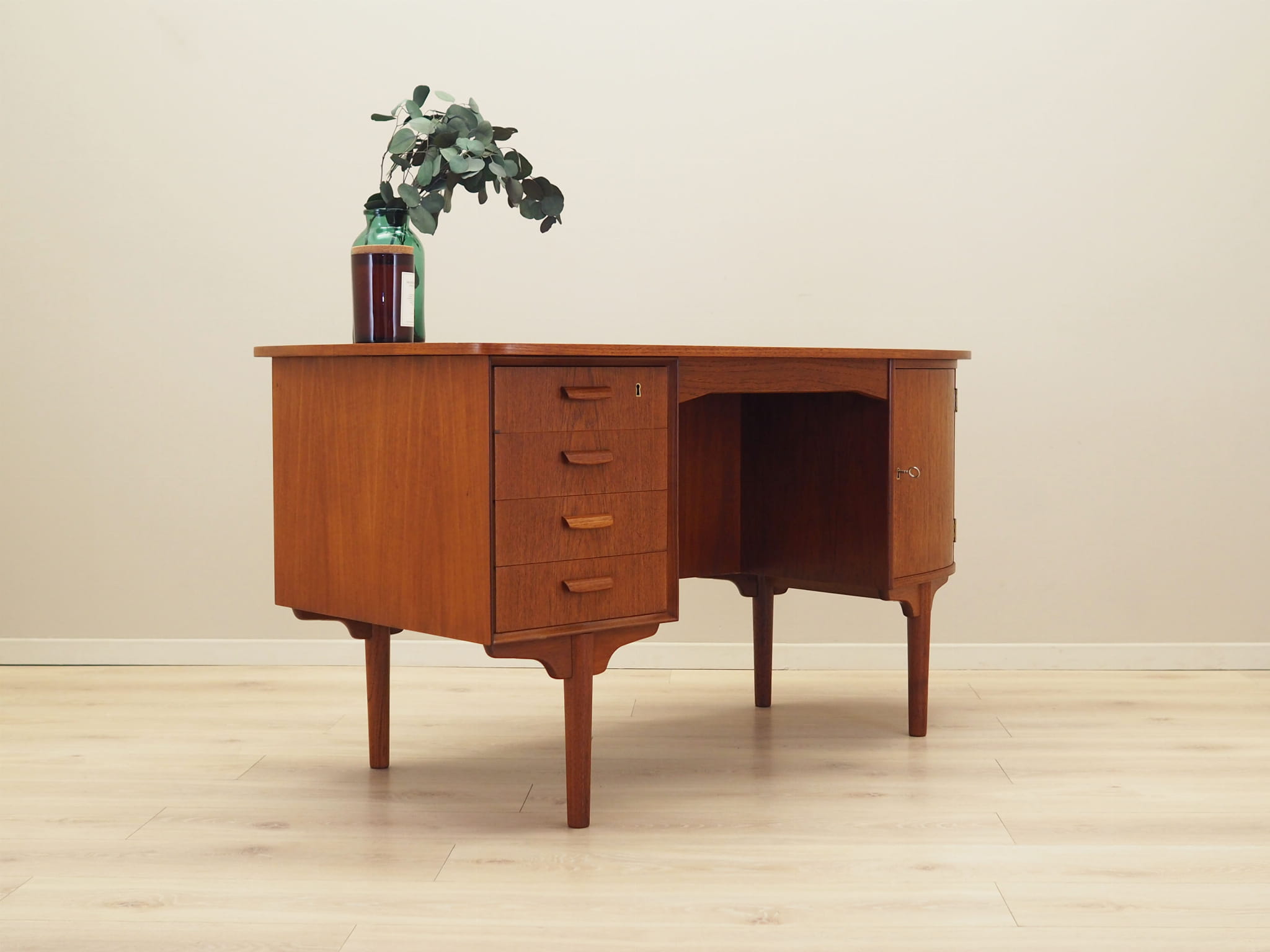 Schreibtisch Teakholz 1970er Jahre