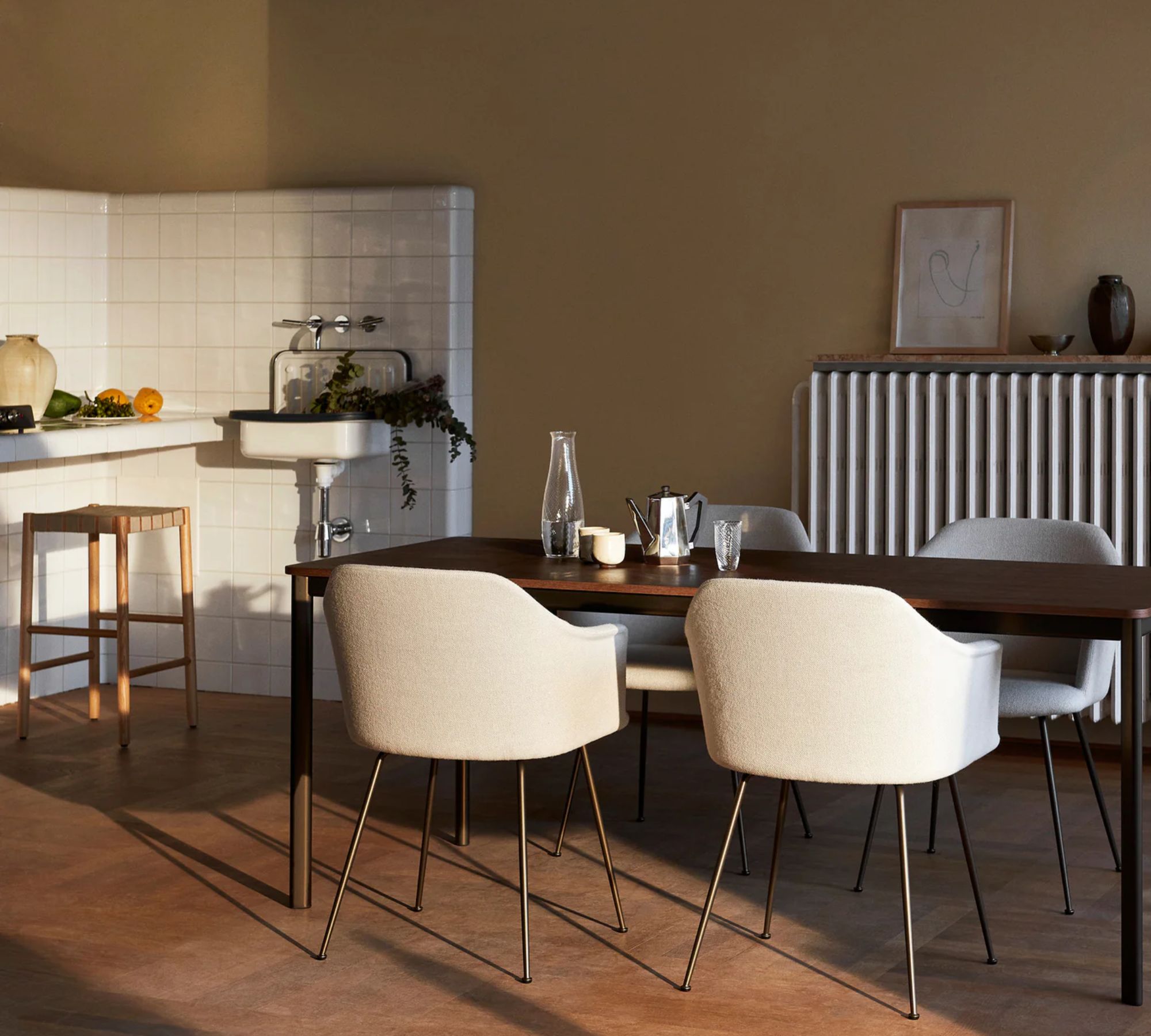 Drip HW59 Table Laminate Aluminum White