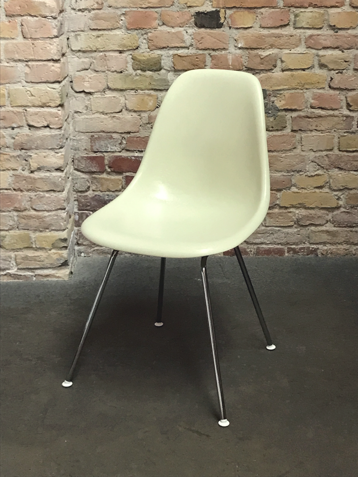 Eames Fiberglas DSX Side Chair Parchment