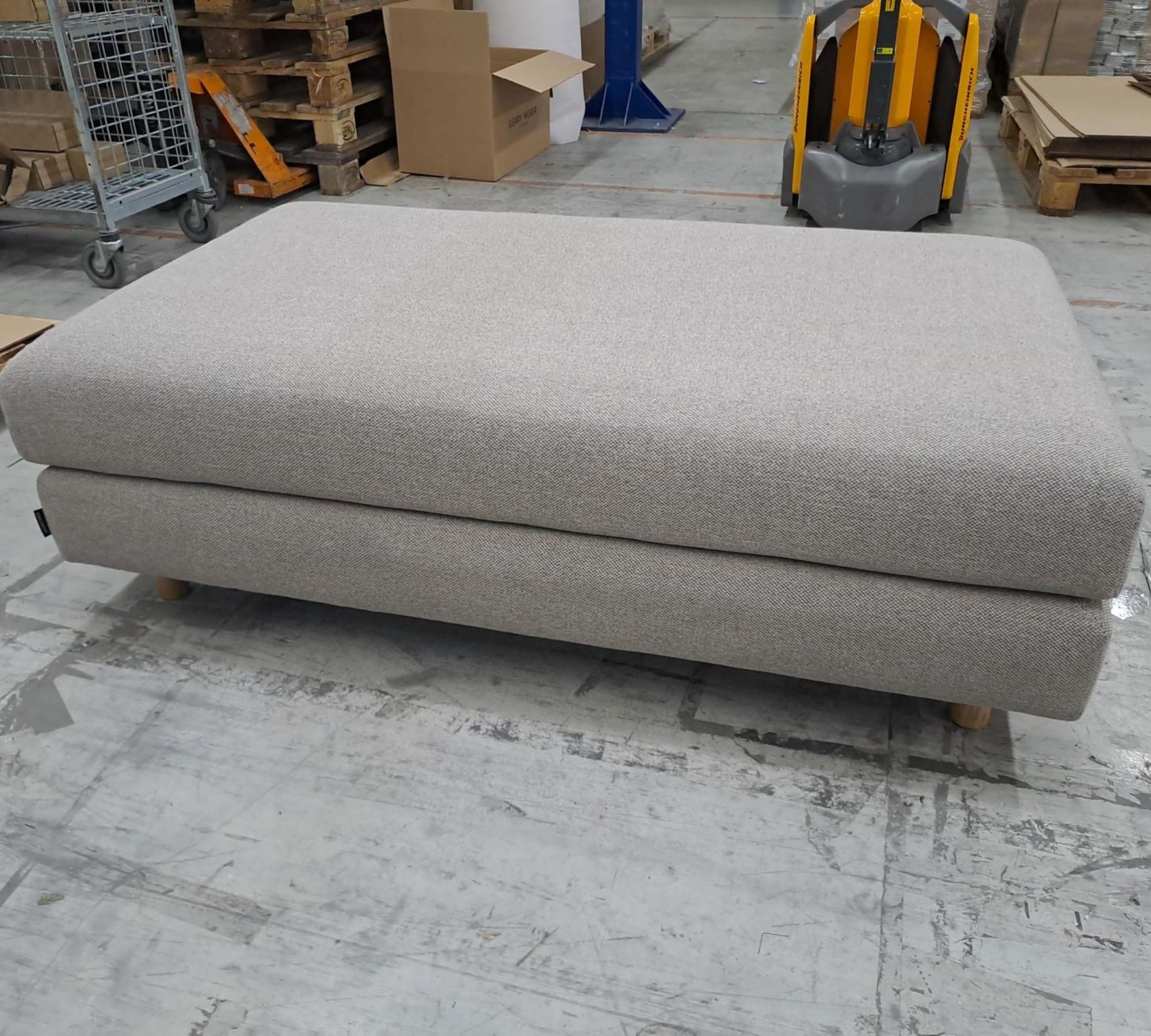 Douglas Hocker XL Agnes Brown