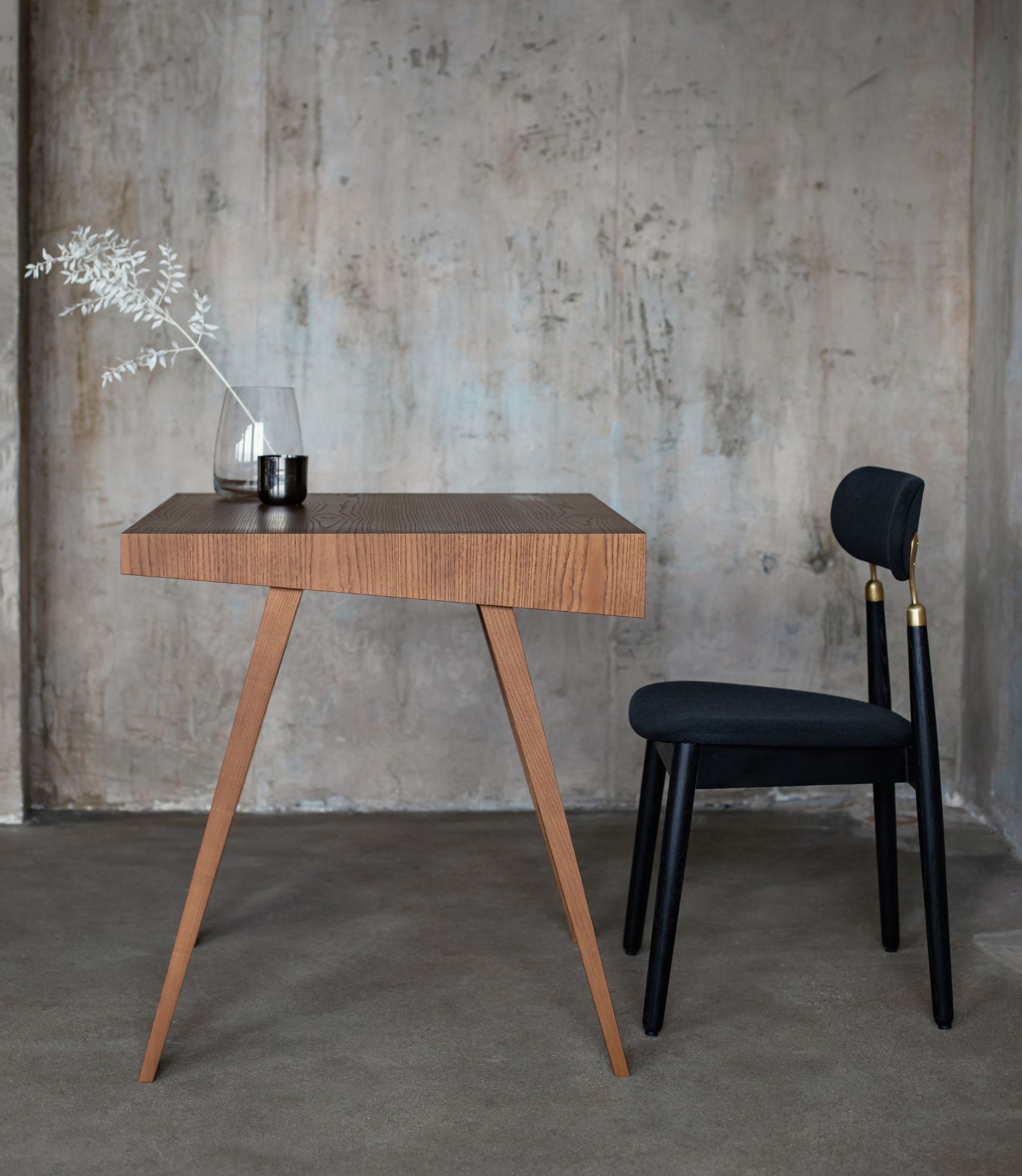 Schreibtisch 4.9 Eschenholz lackiert Braun