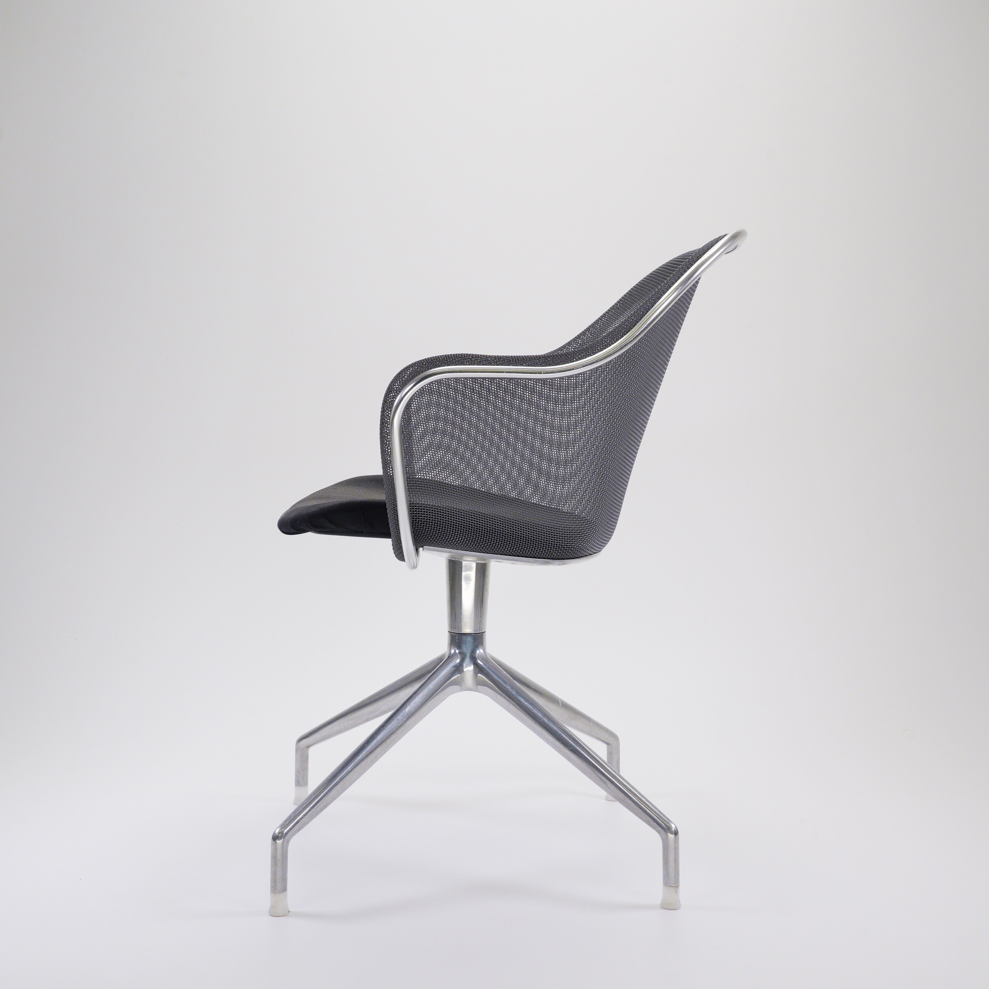IU4 Iuta Armchair Chrome Black