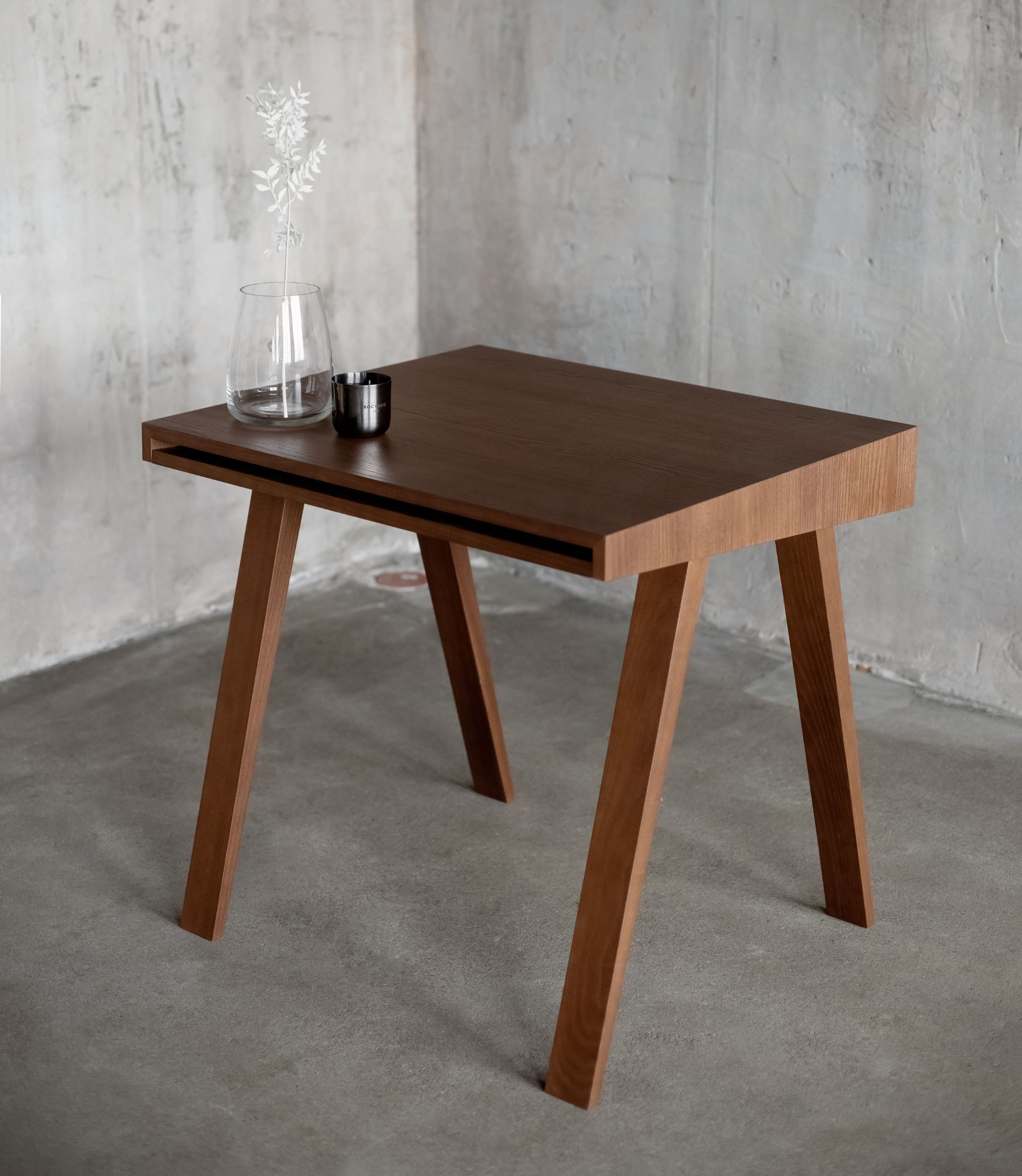 Schreibtisch 4.9 Eschenholz lackiert Braun