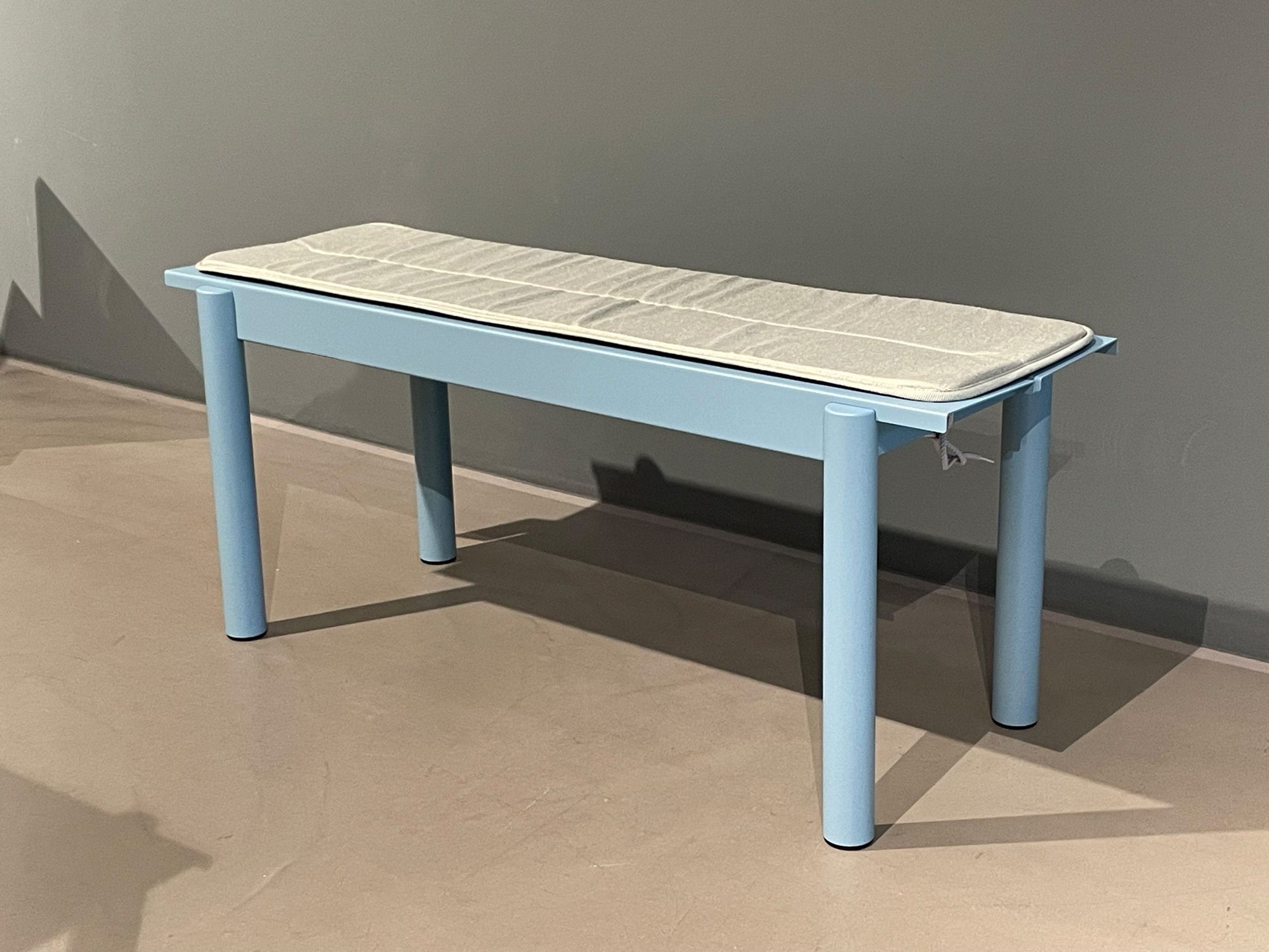 Linear Steel Bench Outdoorbank Stahl Pale Blue