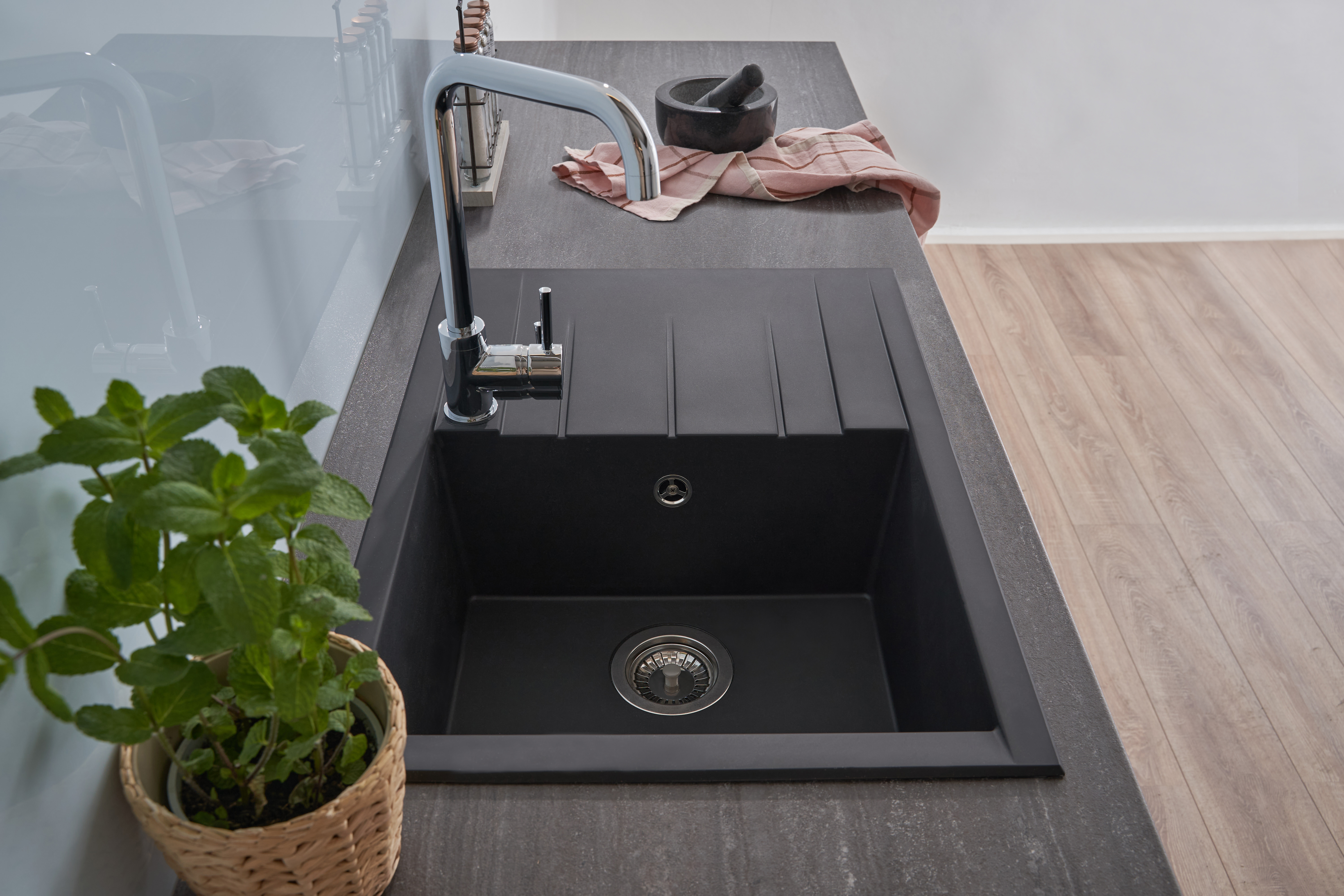 Houston Kitchen Sink 62 x 50 Black