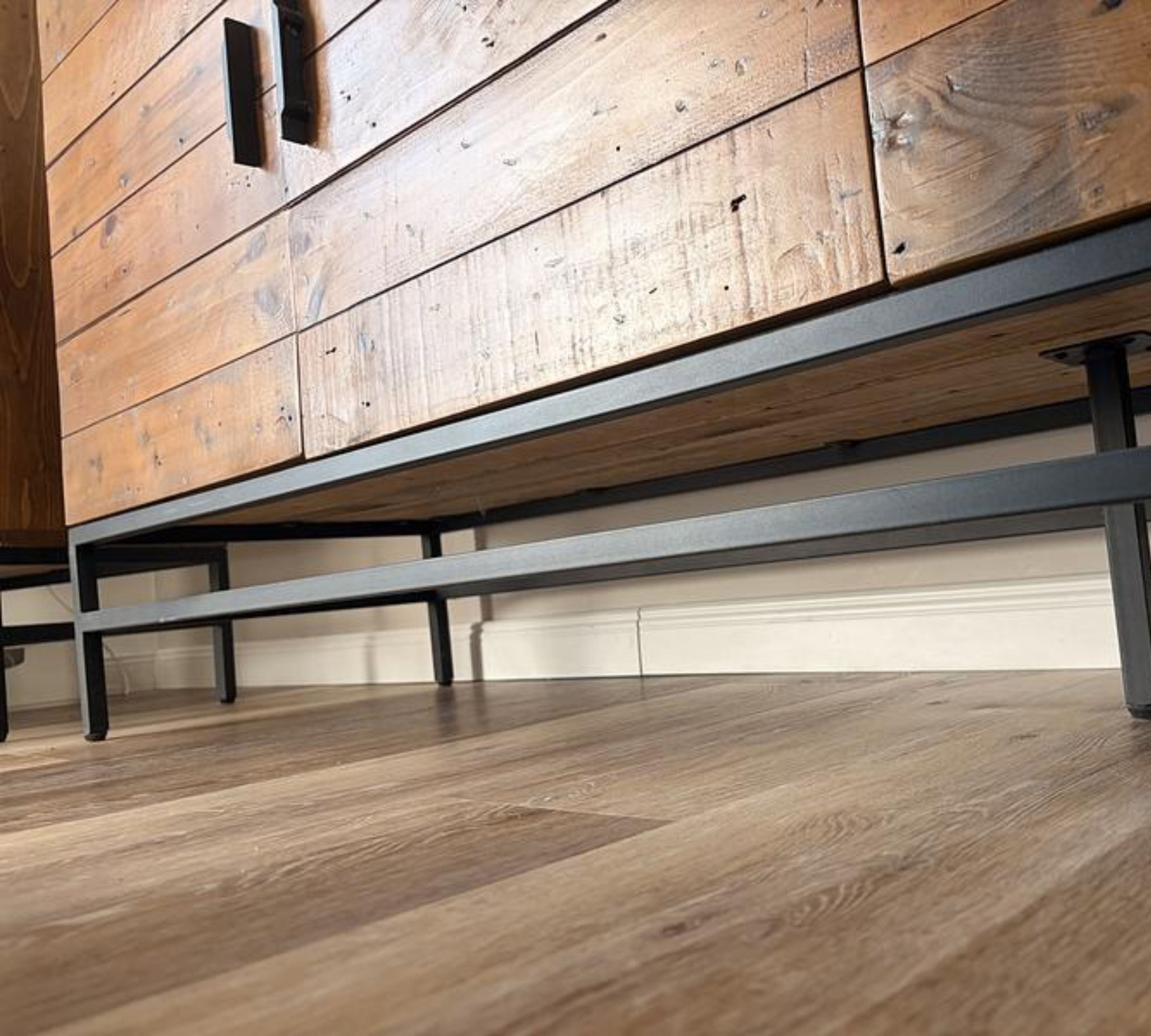 Grasby Sideboard Pinie Massivholz Braun Schwarz