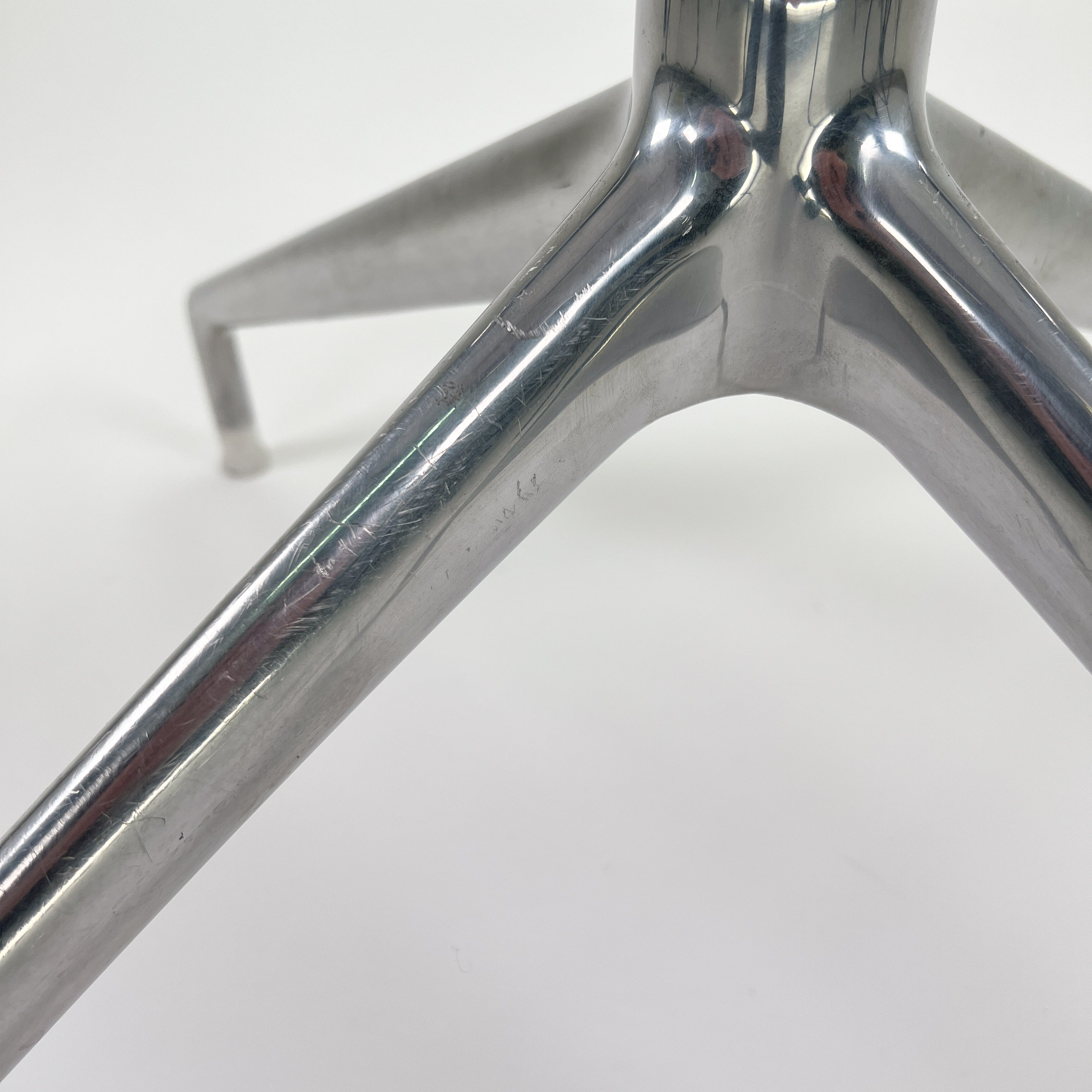 IU4 Iuta Armchair Chrome Black