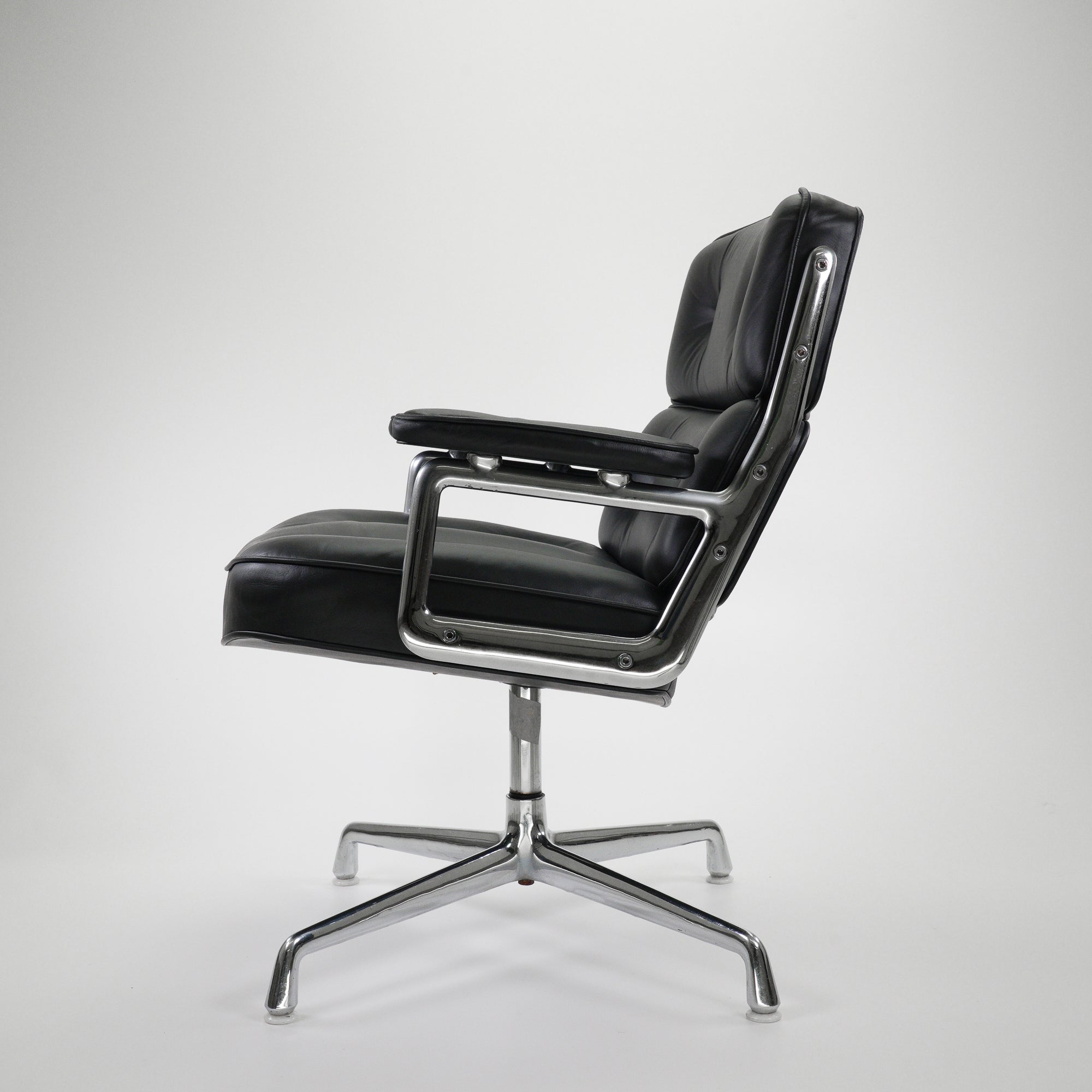 Herman Miller GS105 Chair Chrom Leder Schwarz