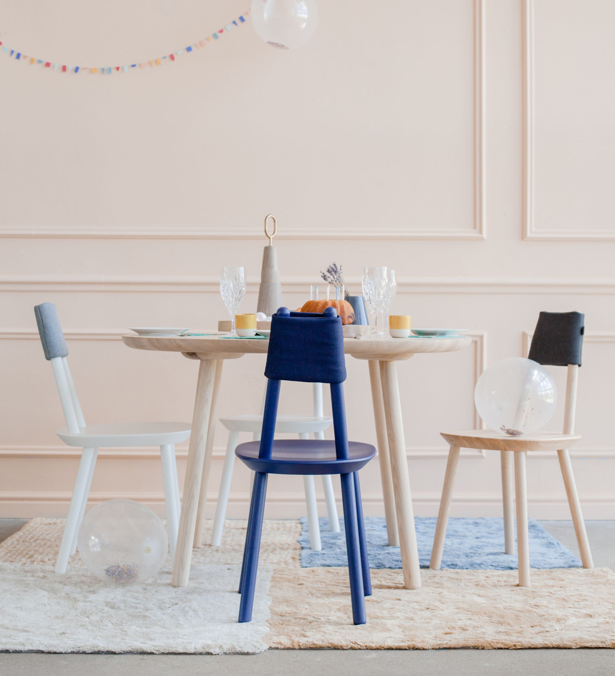 Naïve Esszimmertisch Eschenholz Massiv