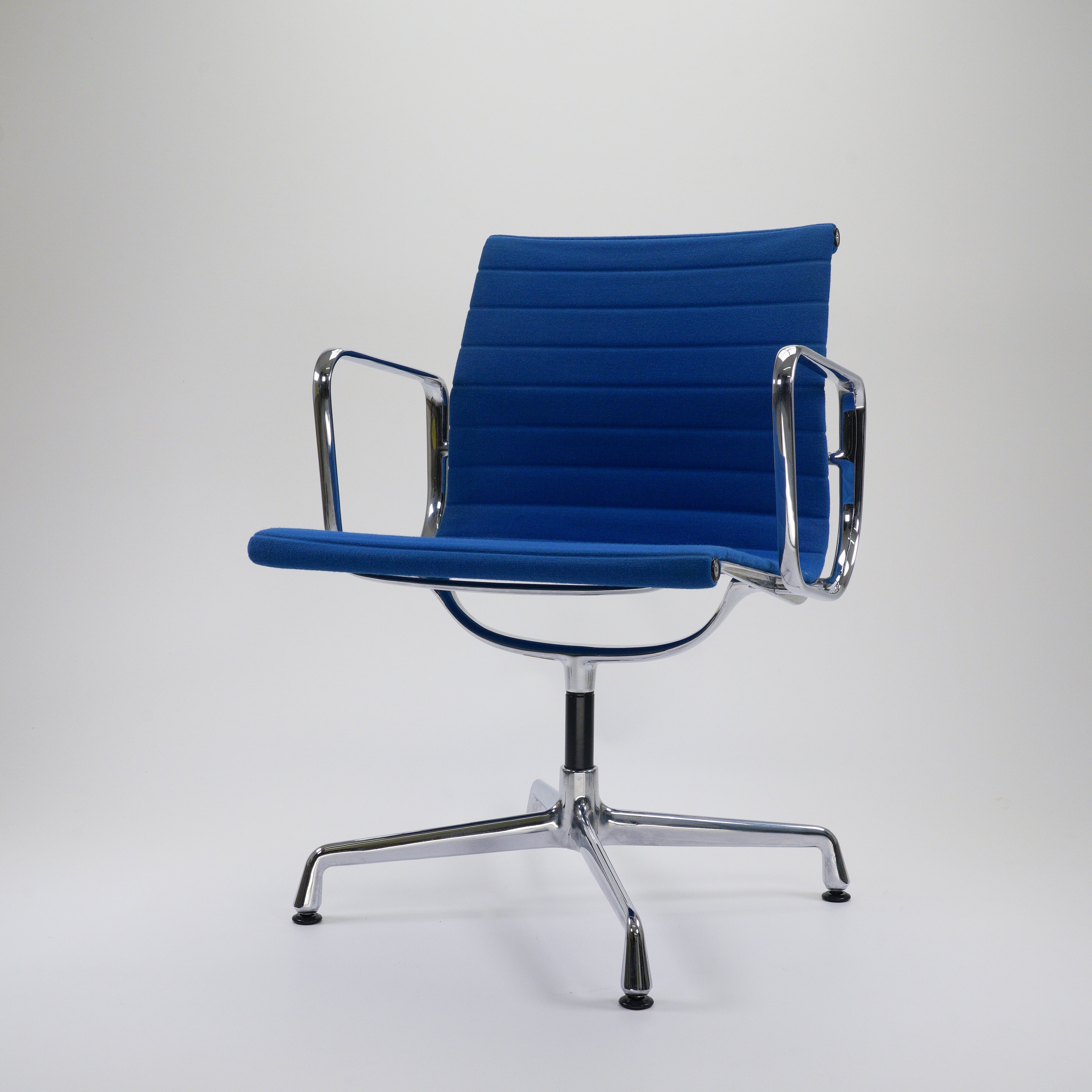 Vitra EA108 Chair Chrom Hopsack Blau