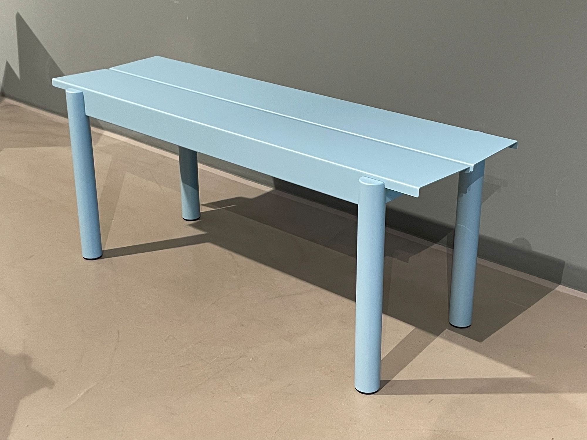 Linear Steel Bench Outdoorbank Stahl Pale Blue