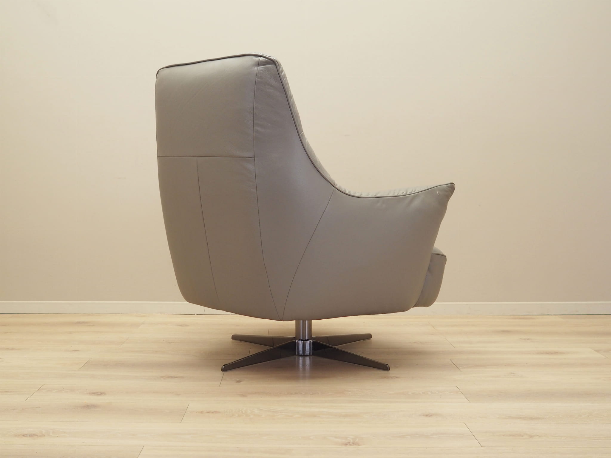 Swiveling armchair leather 1990s