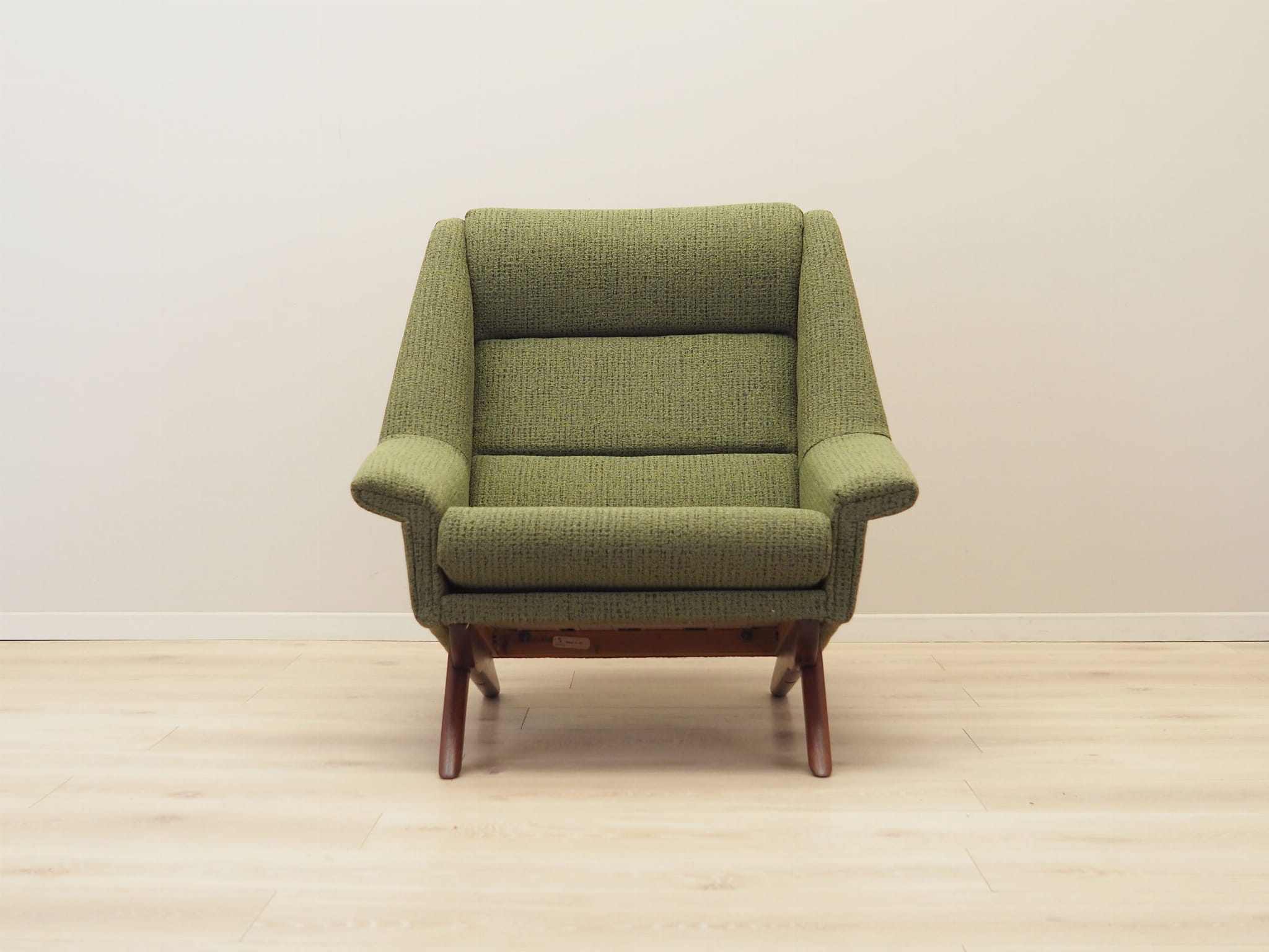 The only German parts of the text translate to:Armchair Green 1970s
