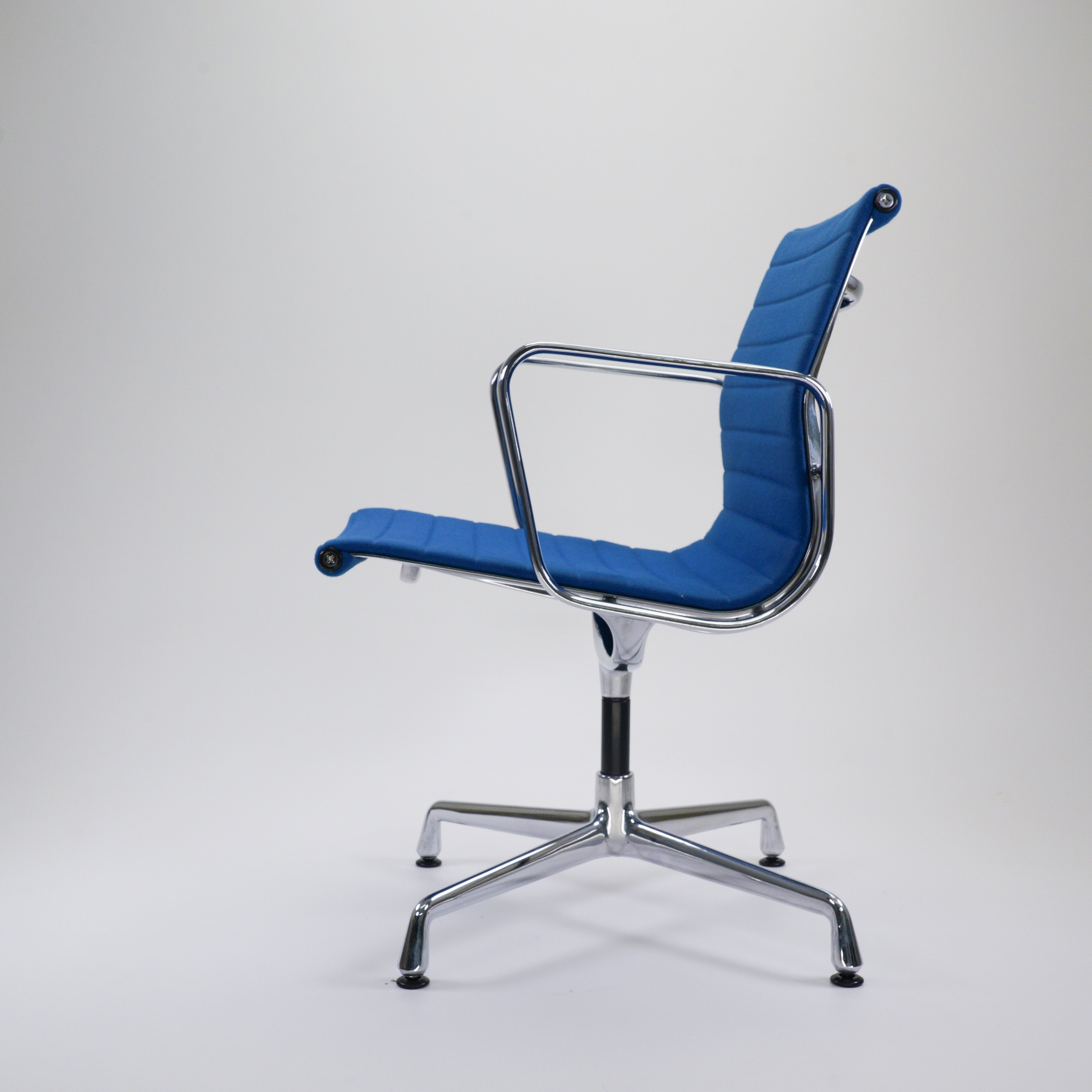 Vitra EA108 Chair Chrom Hopsack Blau