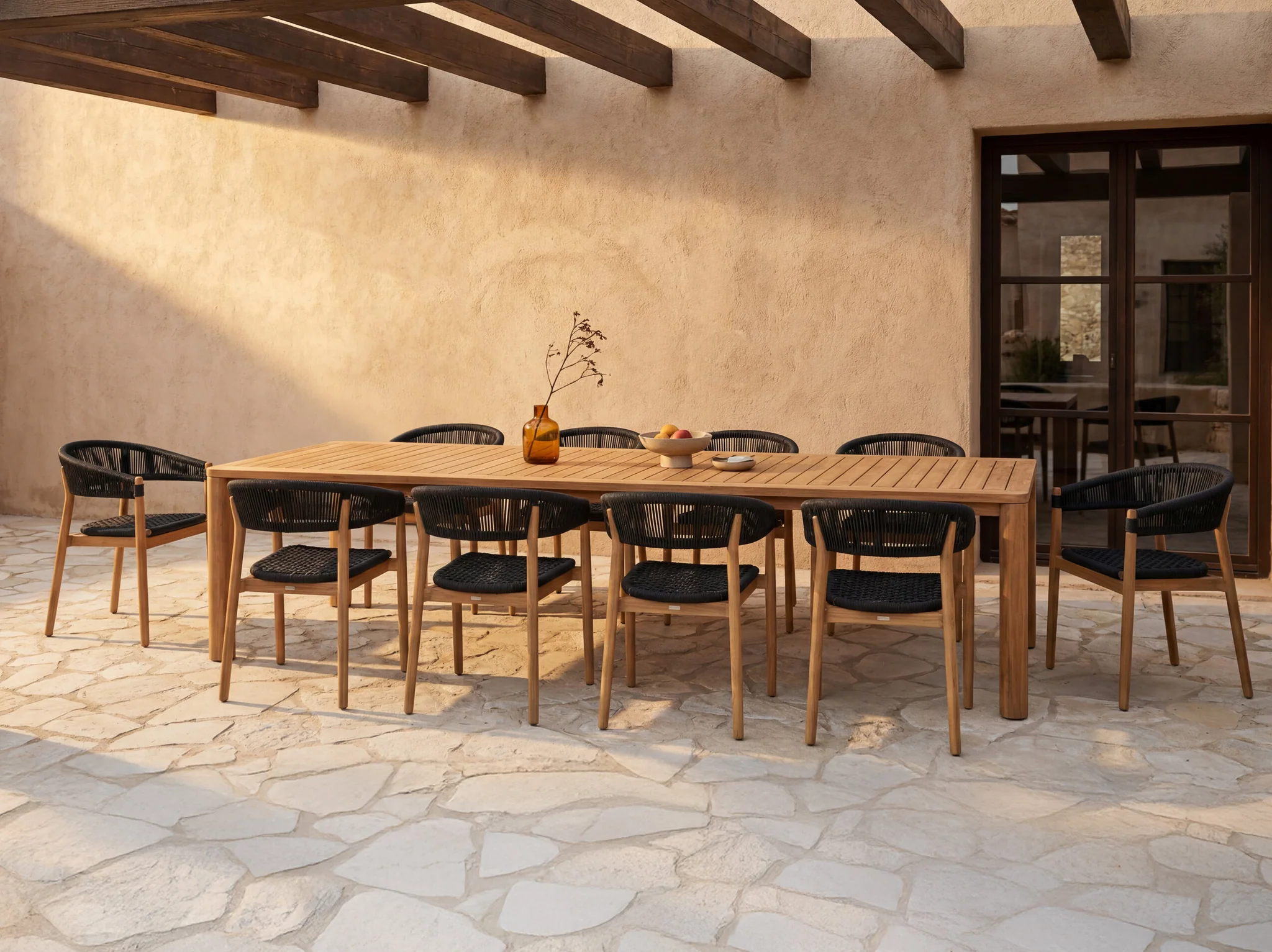 Tavolo da giardino Menara in legno massiccio marrone chiaro 240x100x75 cm 10 posti