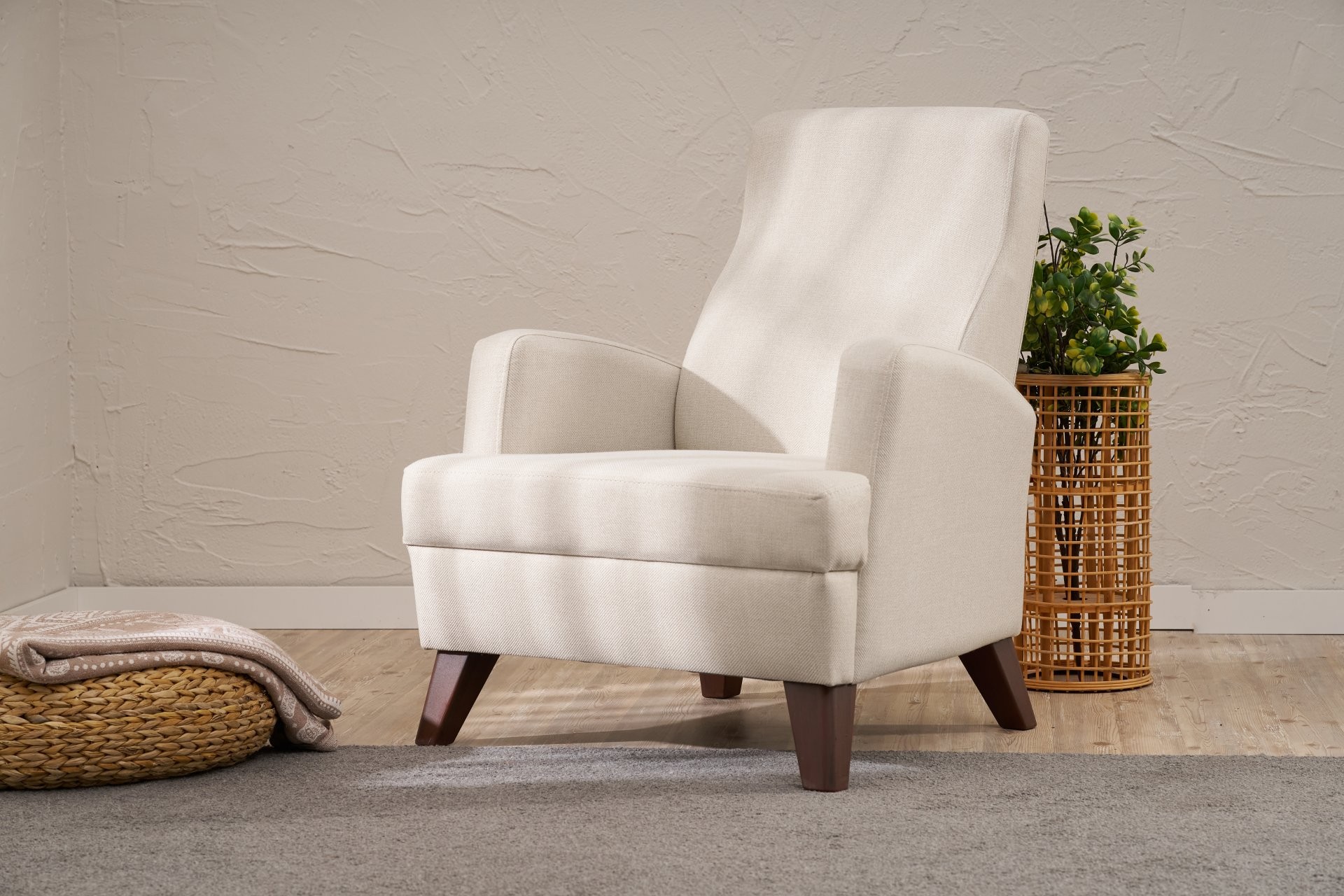 Here's the translation of the German parts, keeping the original formatting:

Aly Armchair Cream
